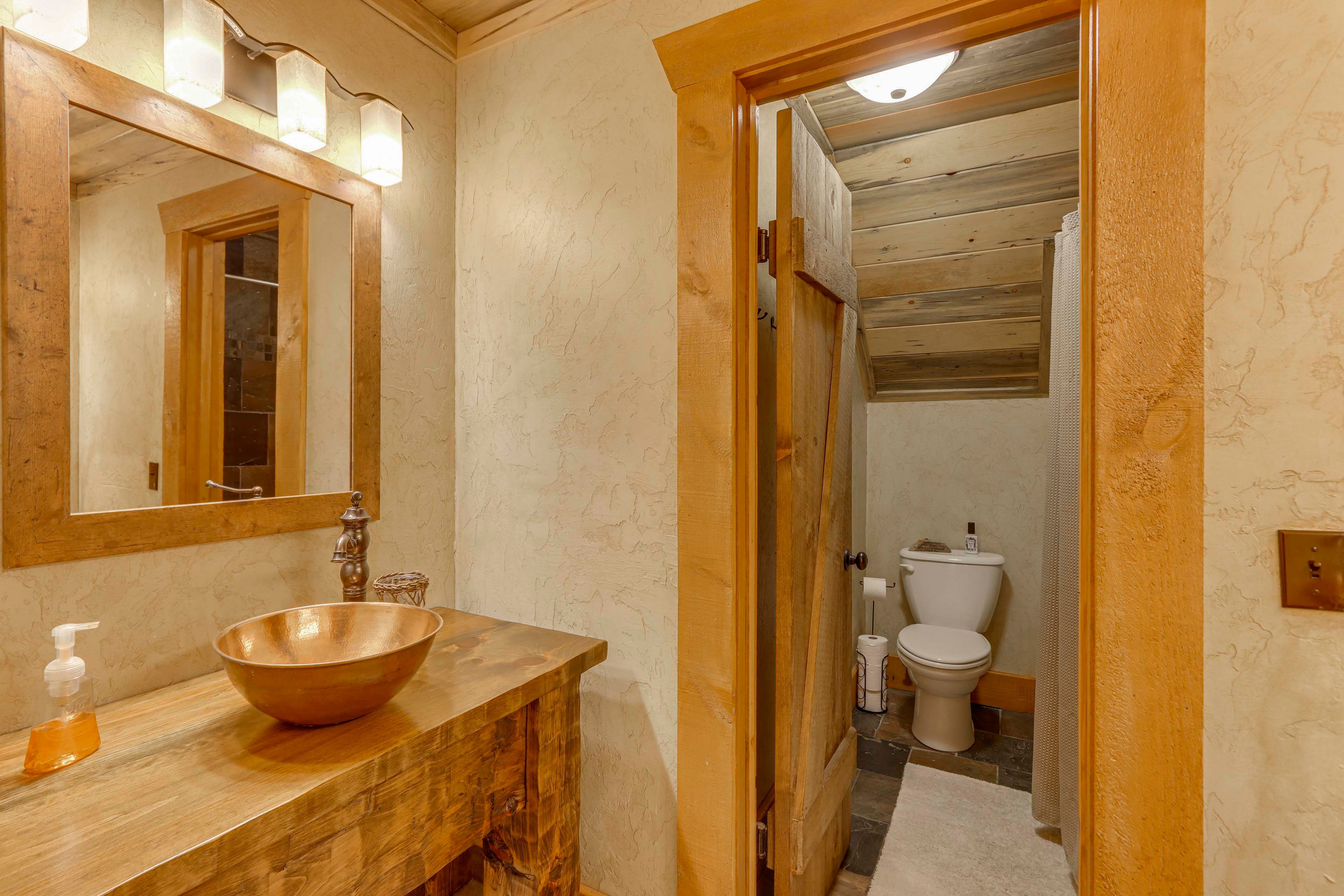 Full Bathroom | 2nd Floor