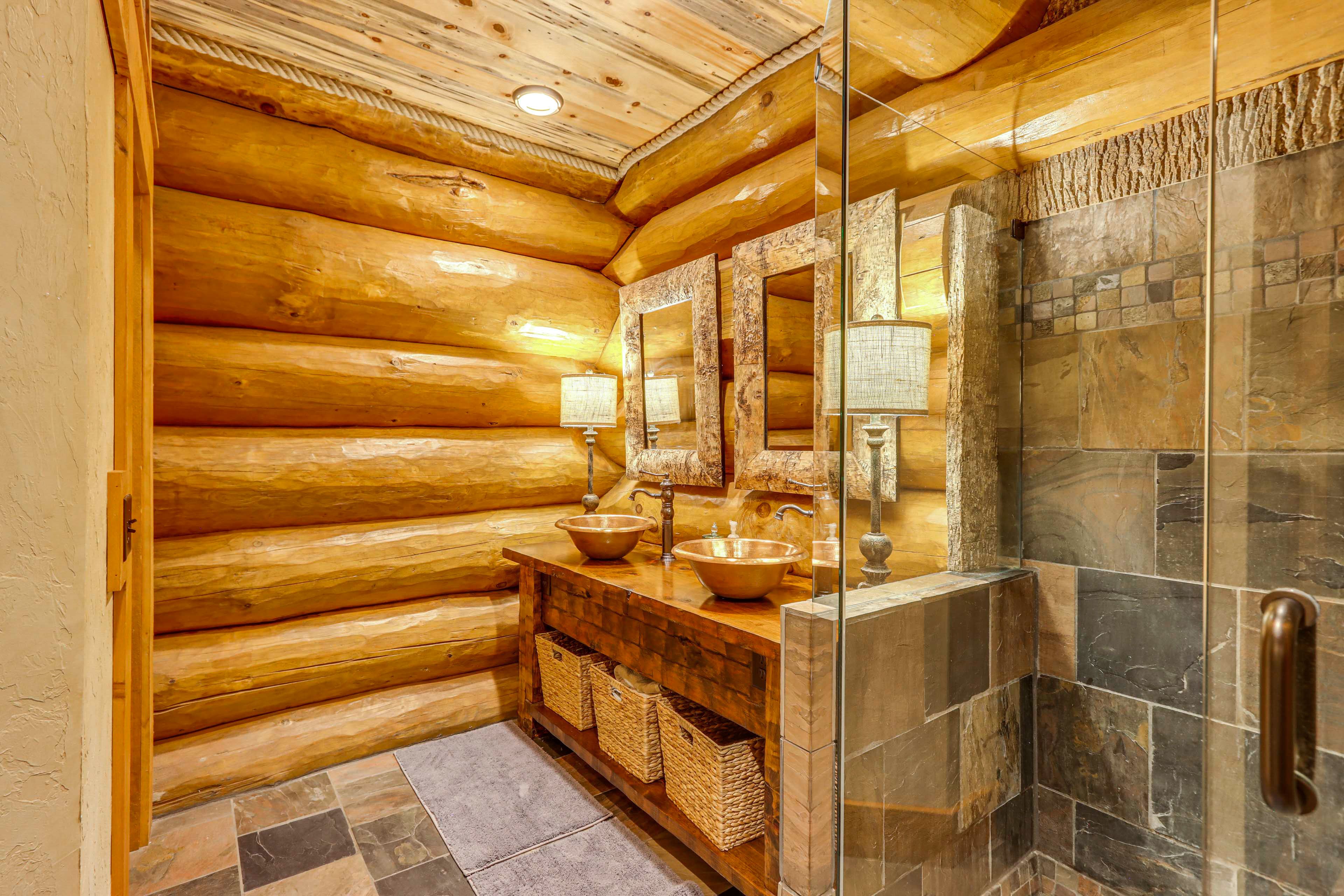 En-Suite Bathroom | 1st Floor