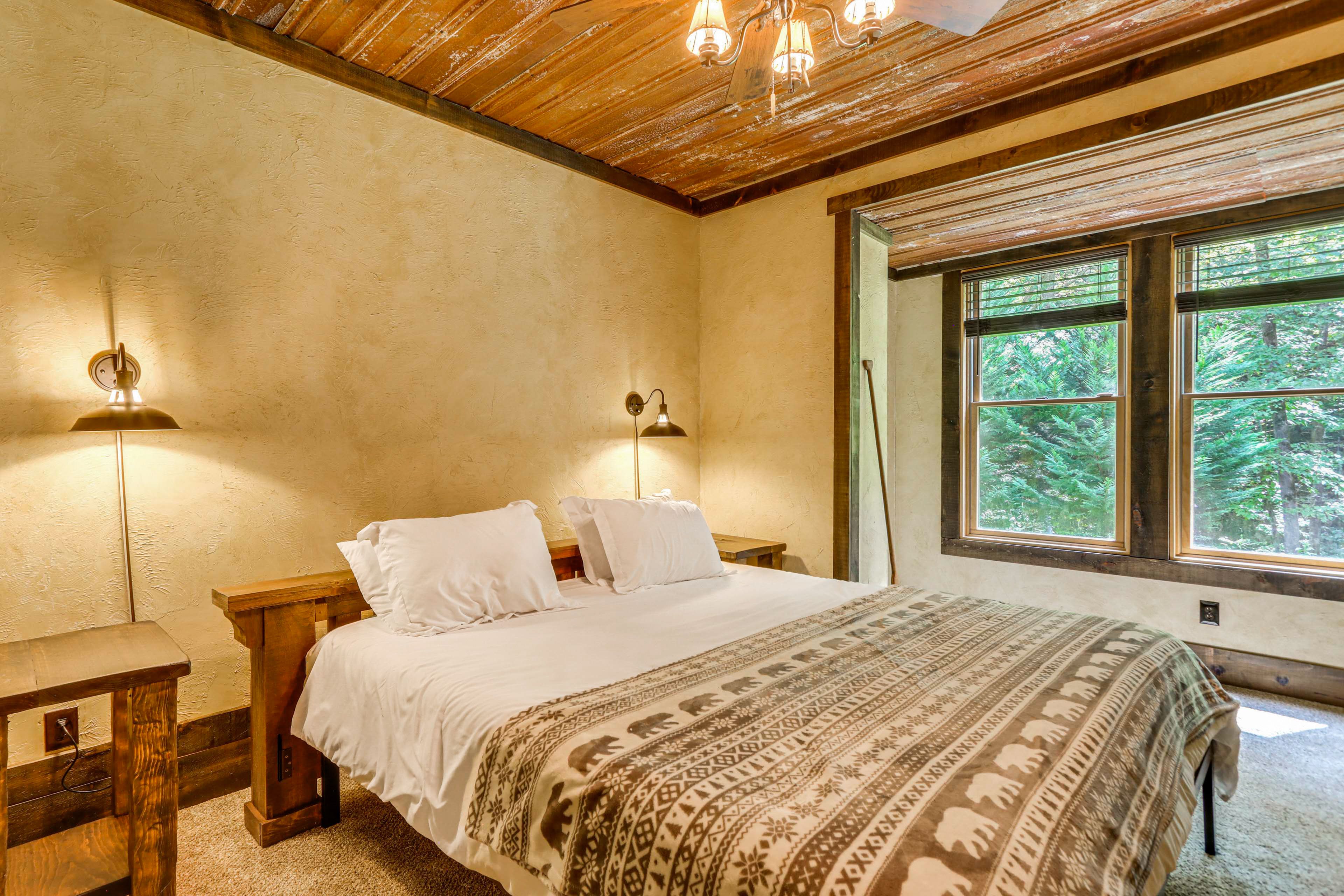 Bedroom 5 | Basement | King Bed