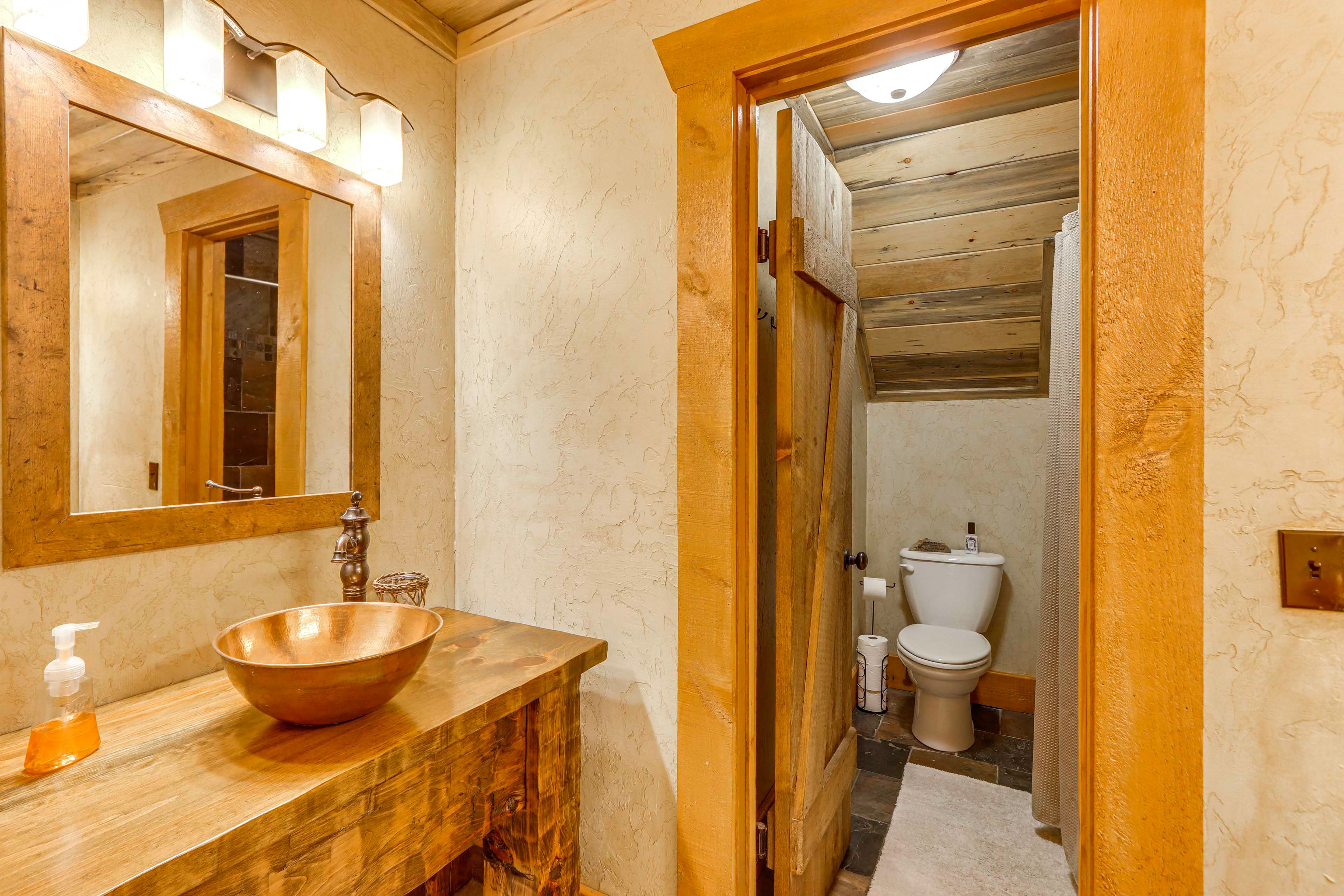 Full Bathroom | 2nd Floor