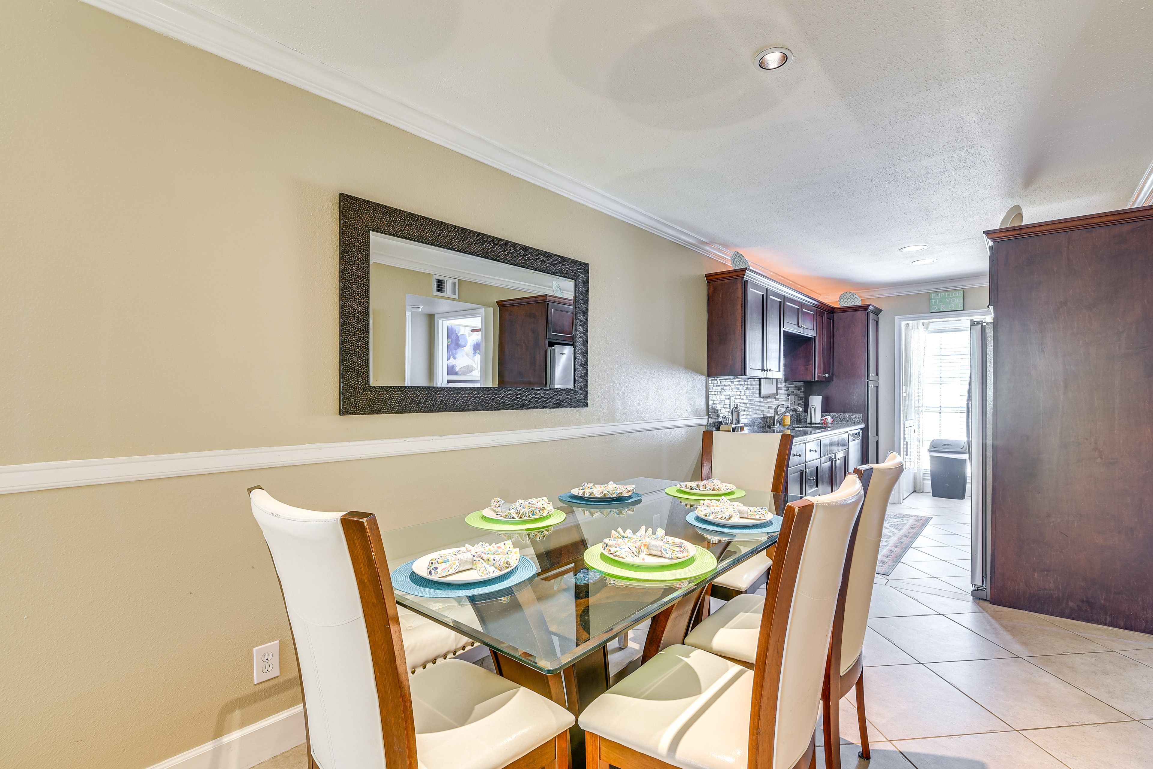 Dining Table | Dishware & Flatware