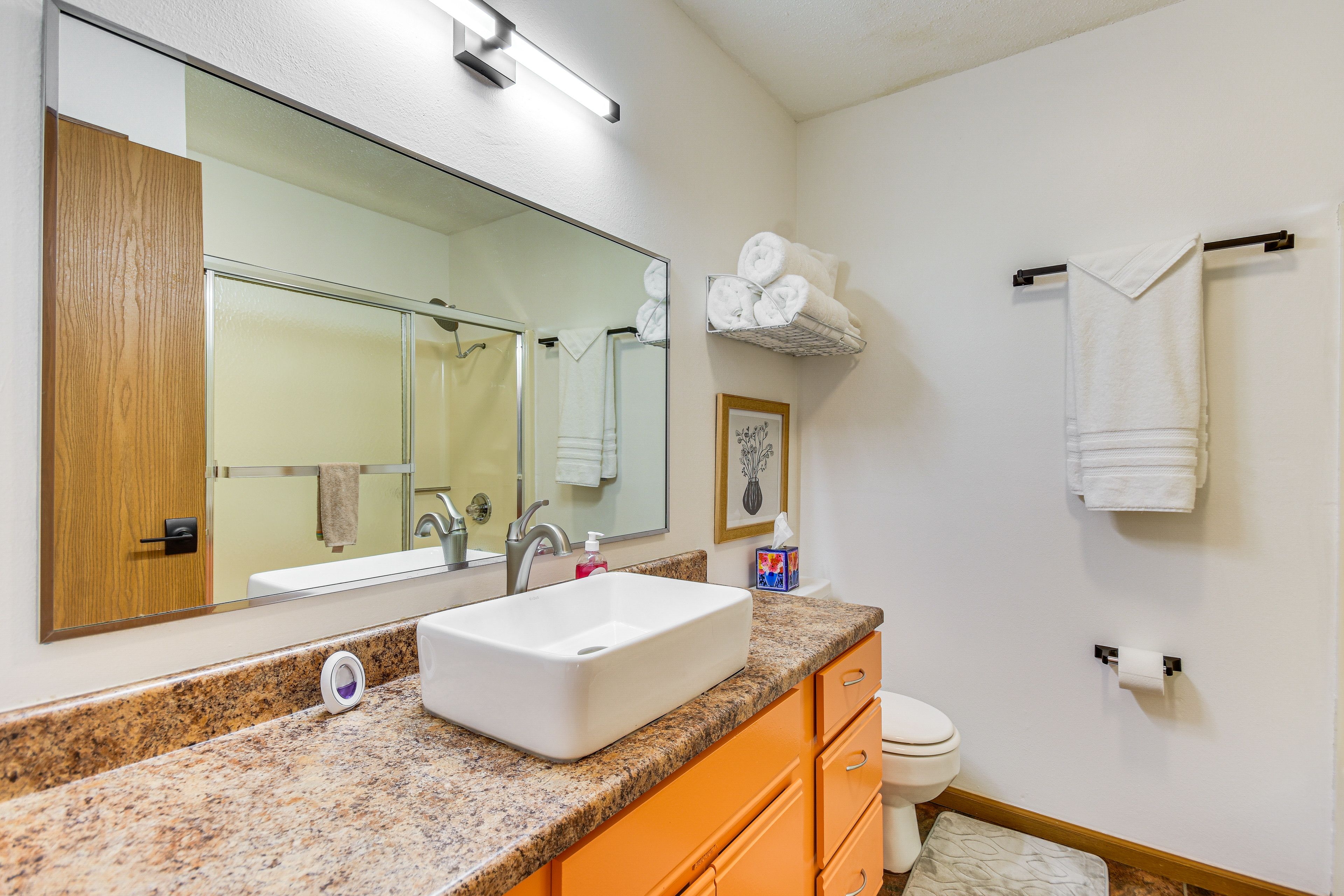 Bathroom | Complimentary Toiletries | Towels Provided