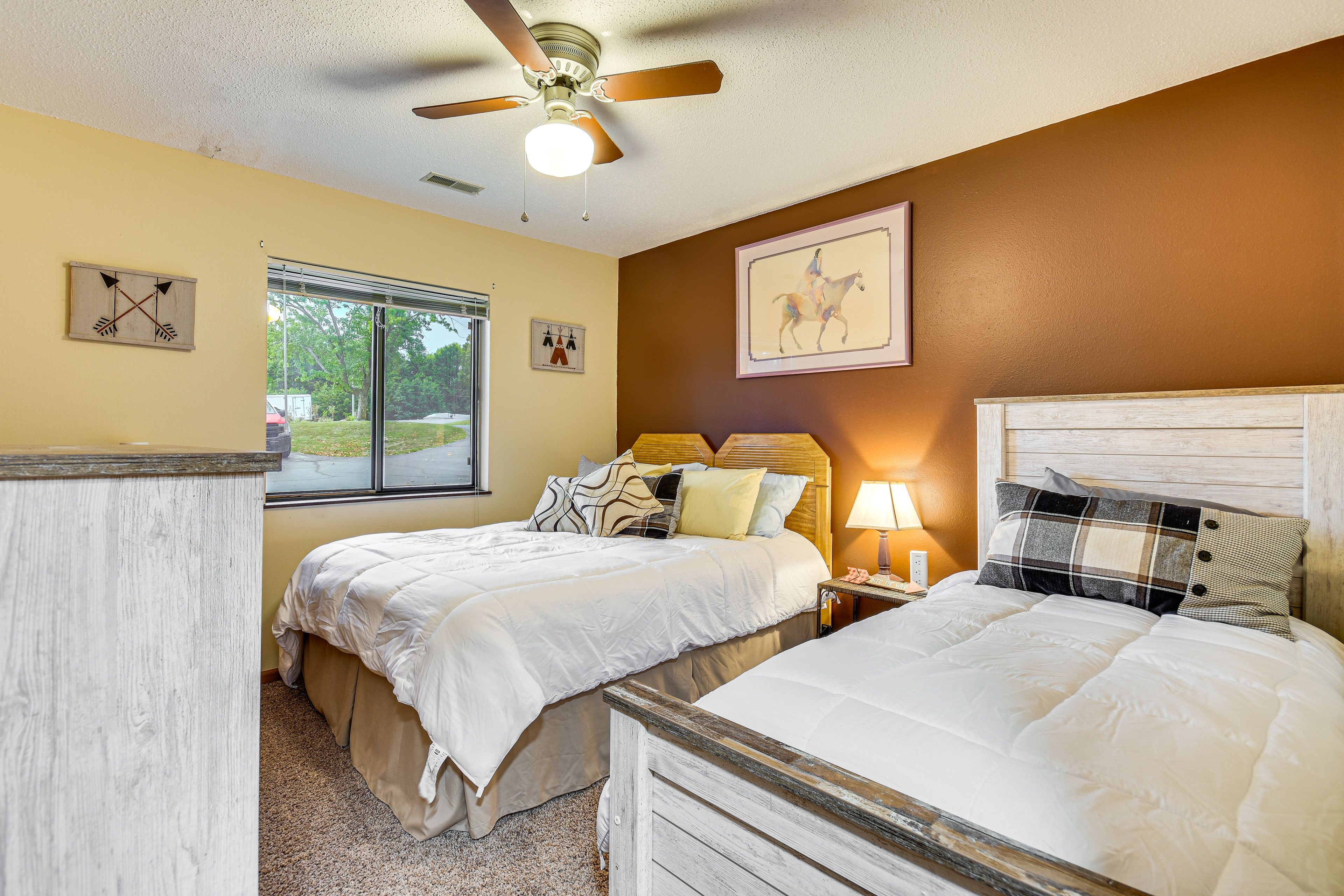 Bedroom 2 | Queen Bed | Twin Bed