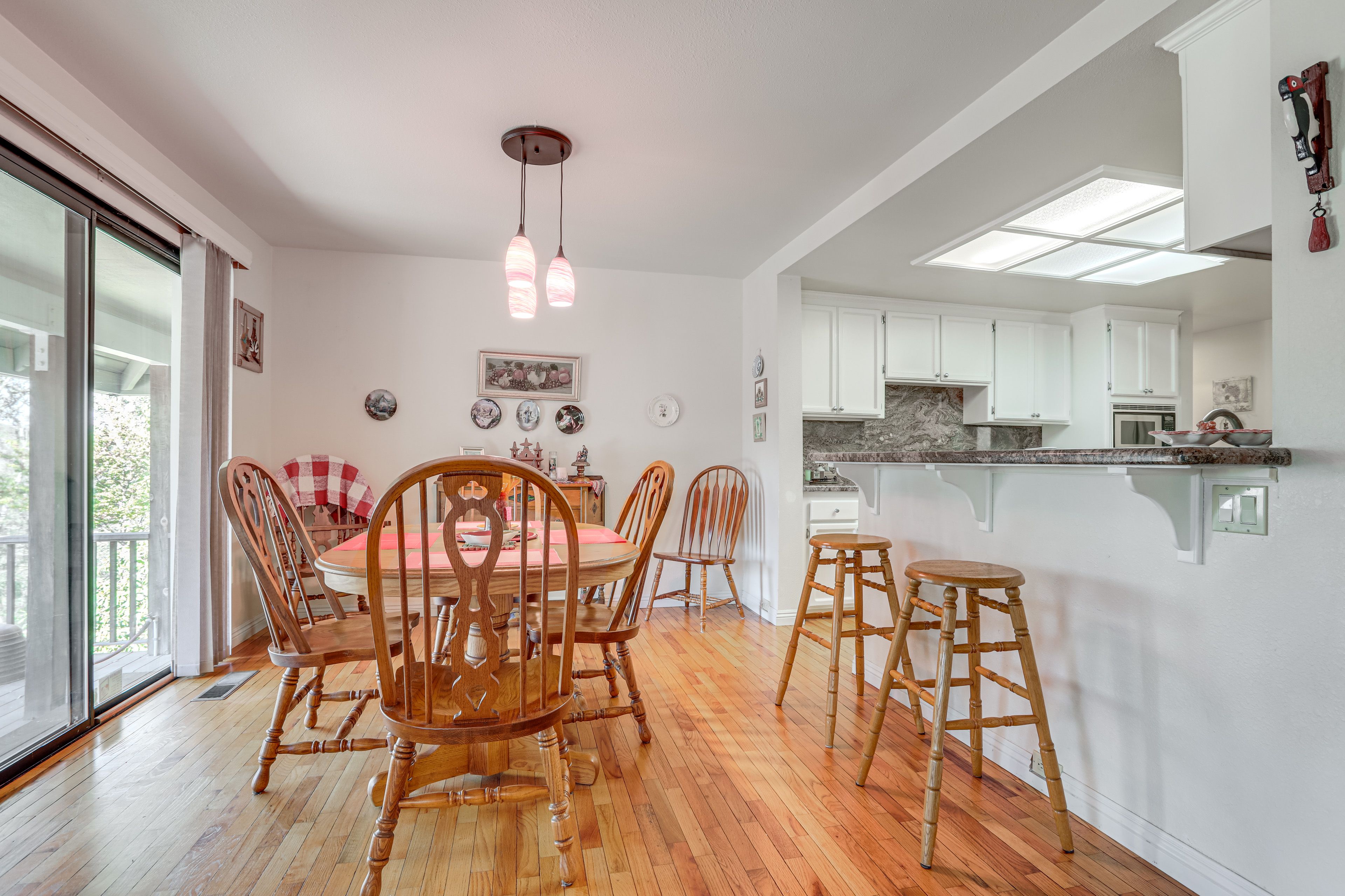 Dining Area | 1st Floor | Breakfast Bar | Dishware/Flatware