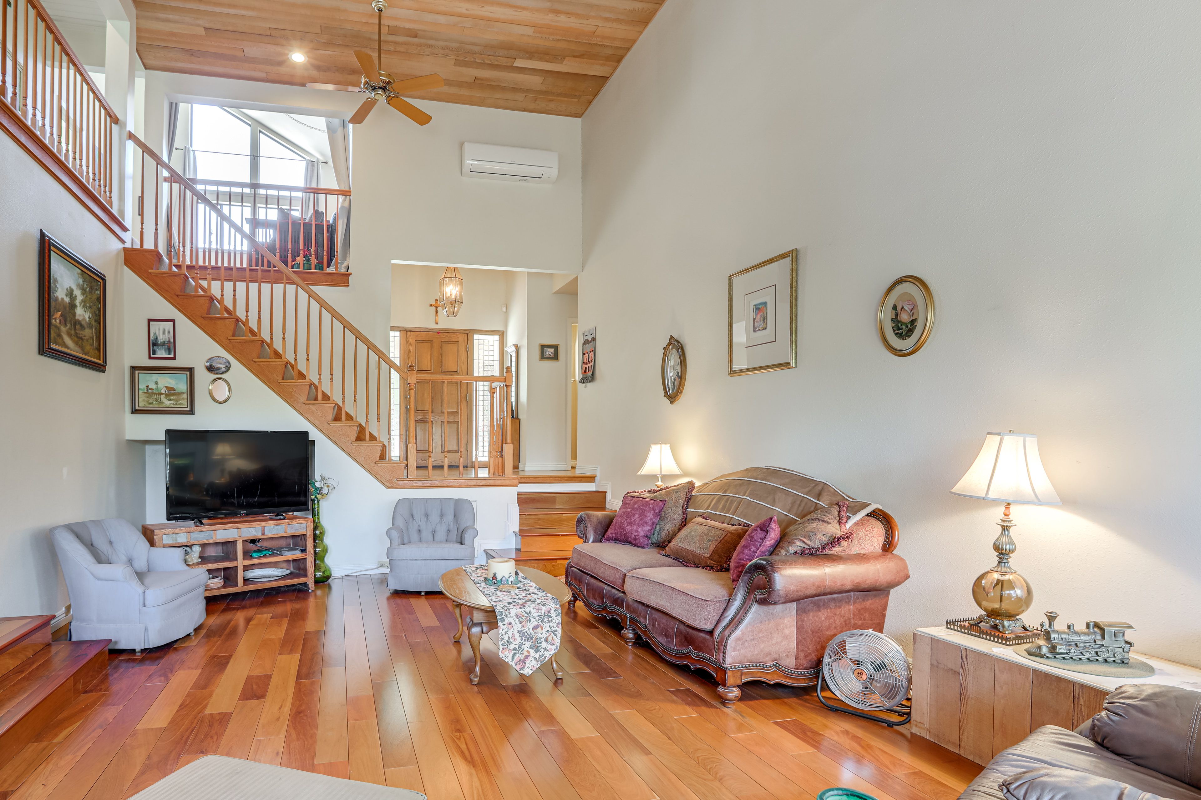 Living Room | 1st Floor | Central Heating & A/C | Free WiFi