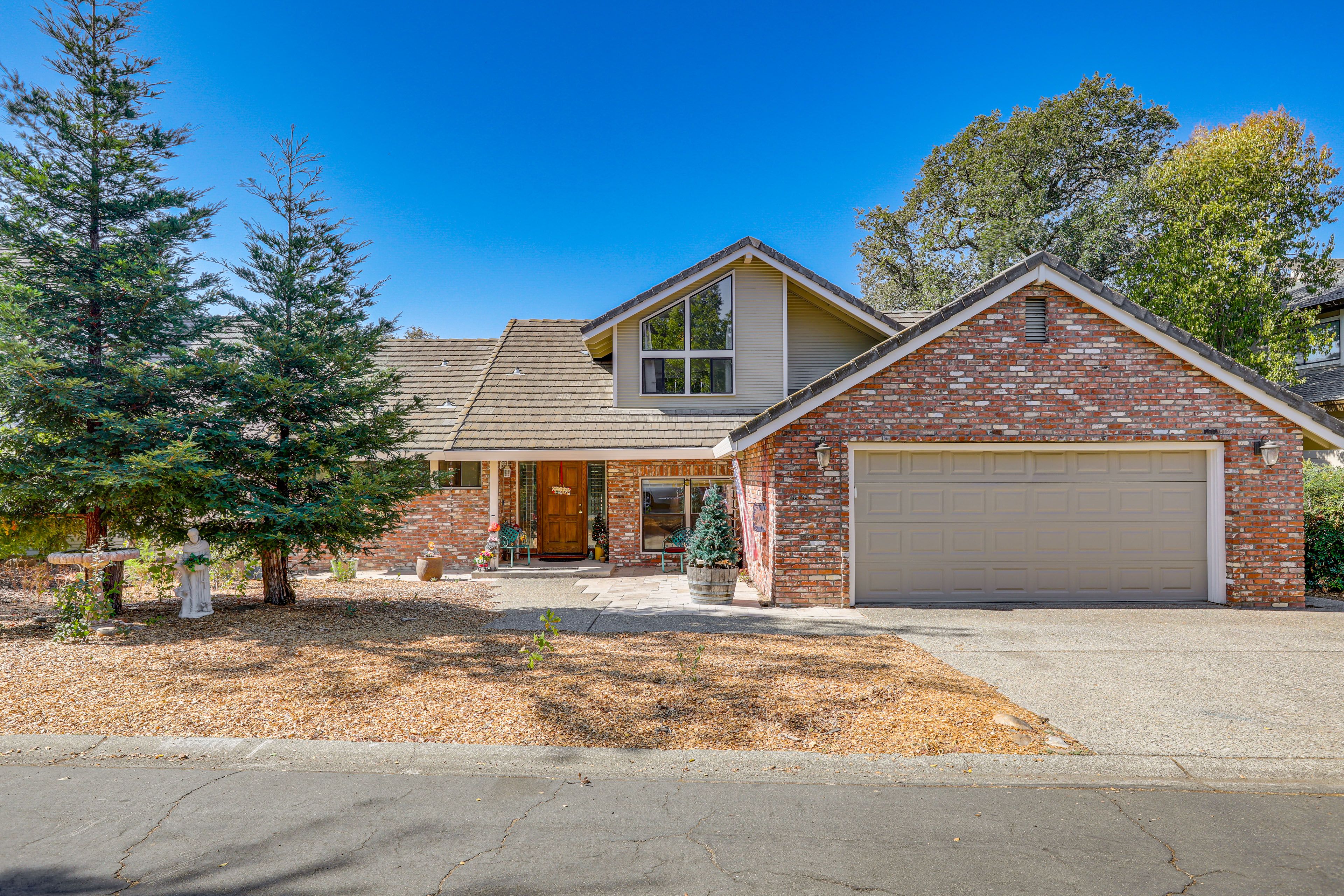Orangevale Vacation Rental | 2BR | 1.5BA | 1,600 Sq Ft | Stairs Required