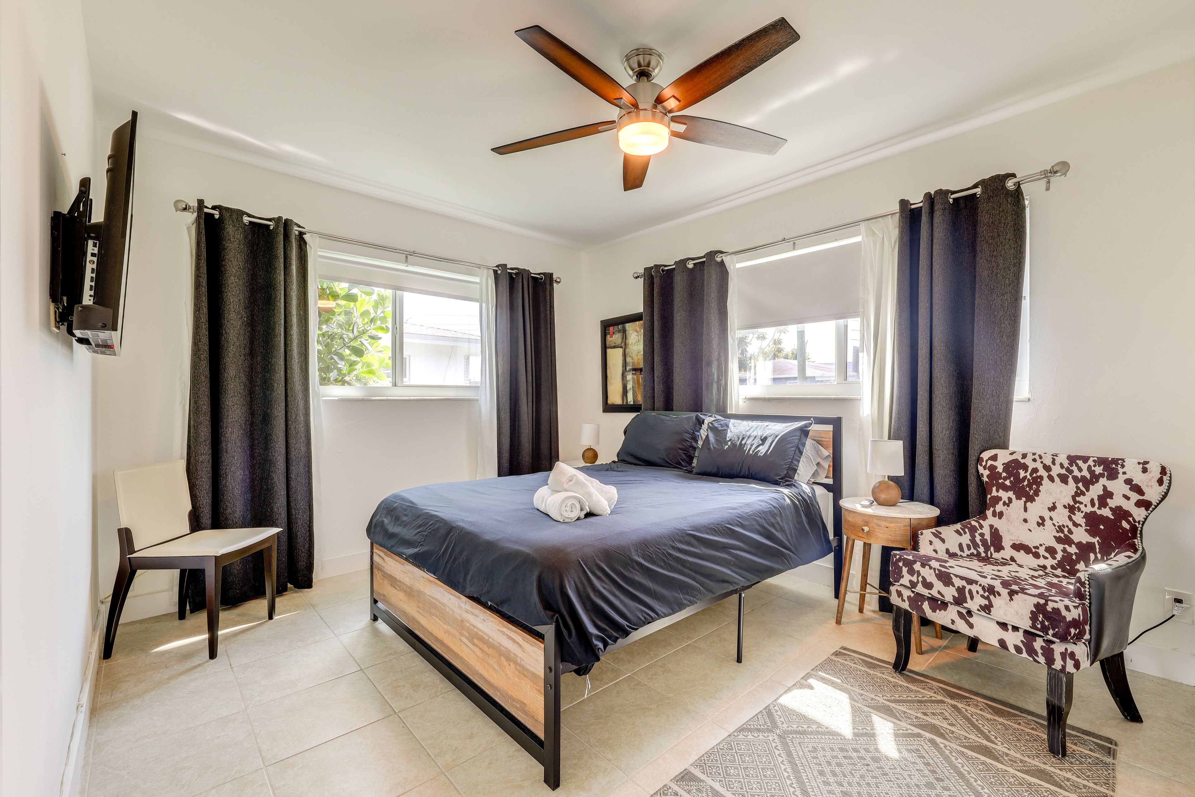 Bedroom 1 | Queen Bed | Smart TV | Linens Provided