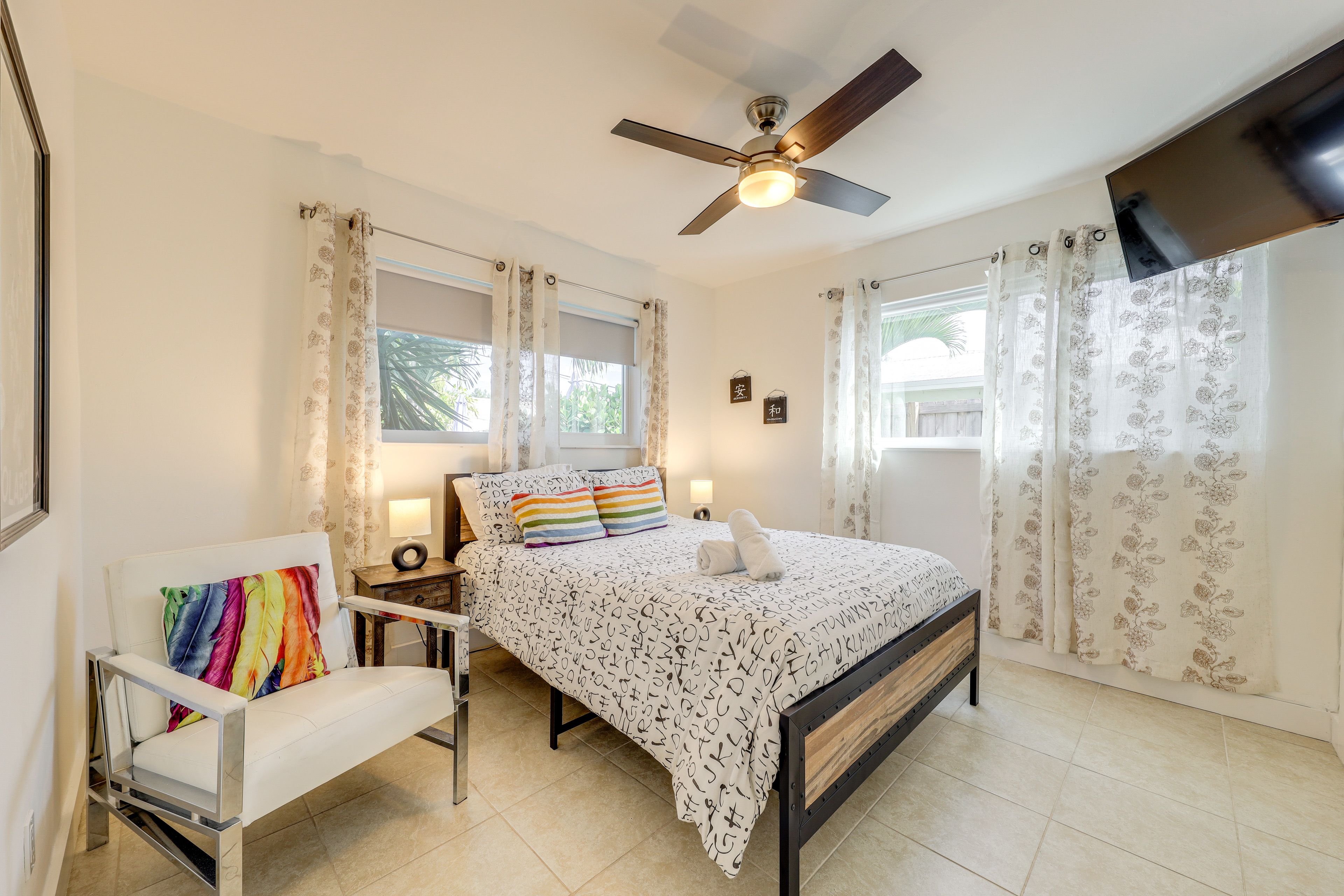 Bedroom 2 | Queen Bed | Smart TV