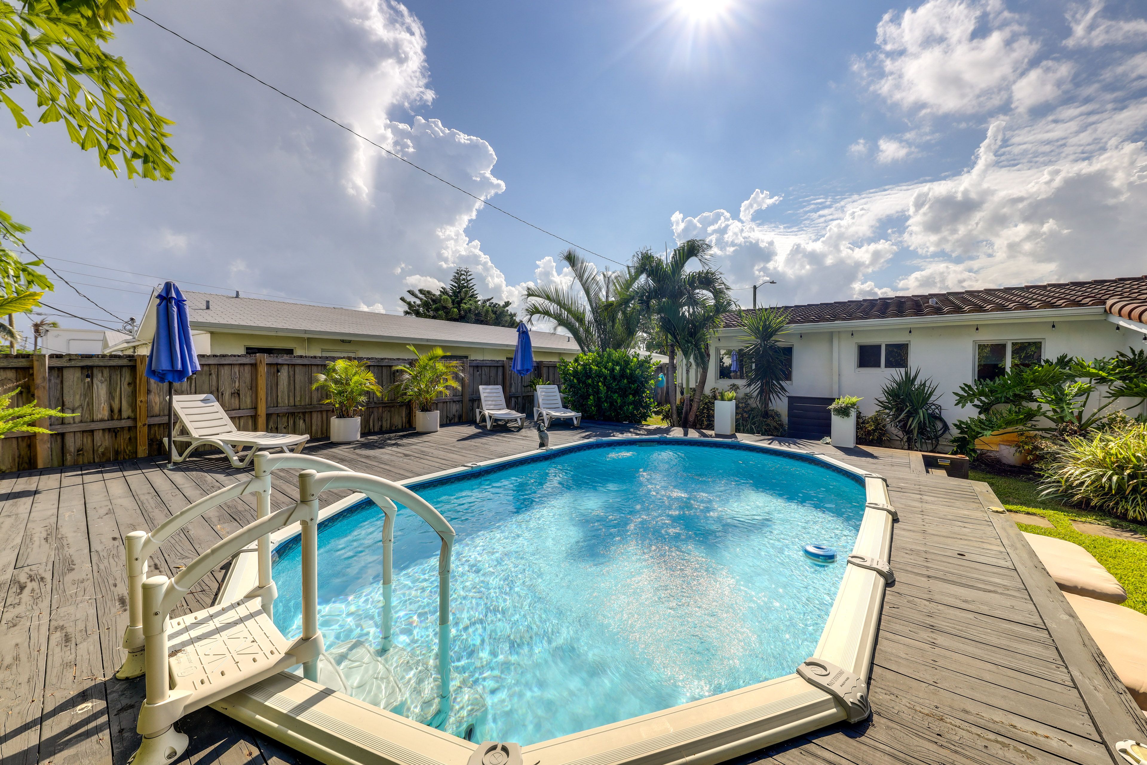 Oakland Park Vacation Rental | 2BR | 2BA | 1,200 Sq Ft | 1 Step Required