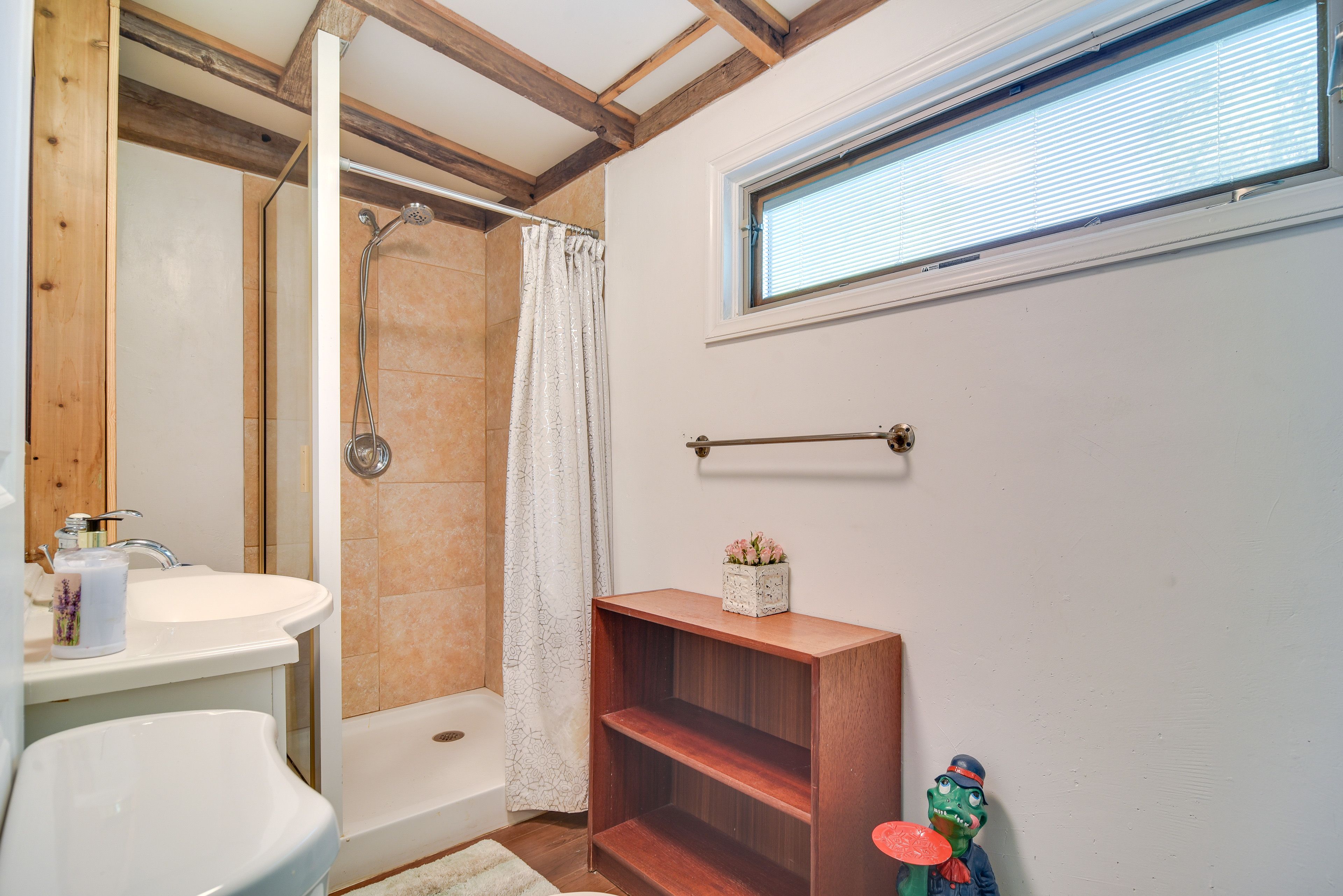 Full Bathroom | 2 Interior Steps Required