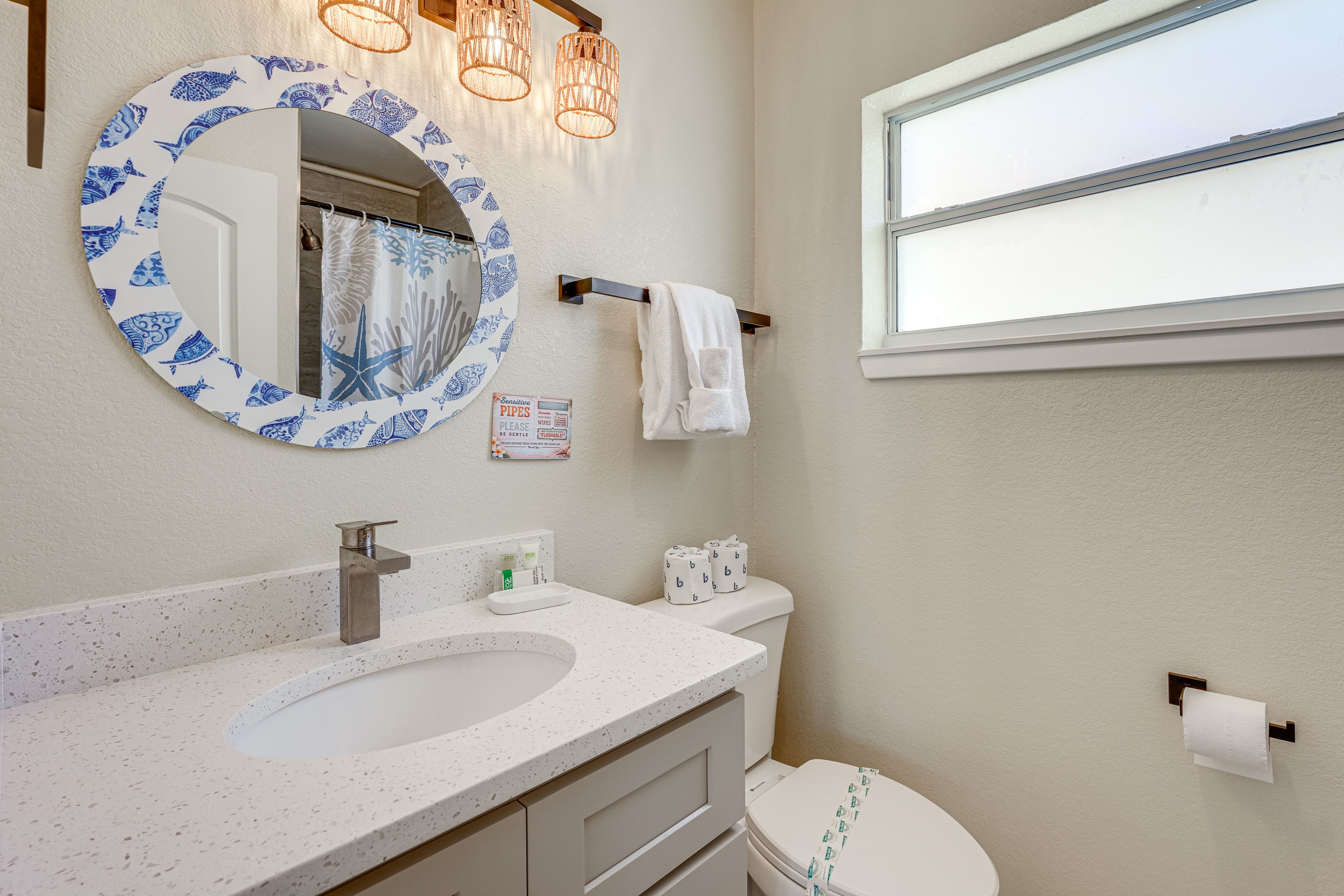 Studio | Full Bathroom