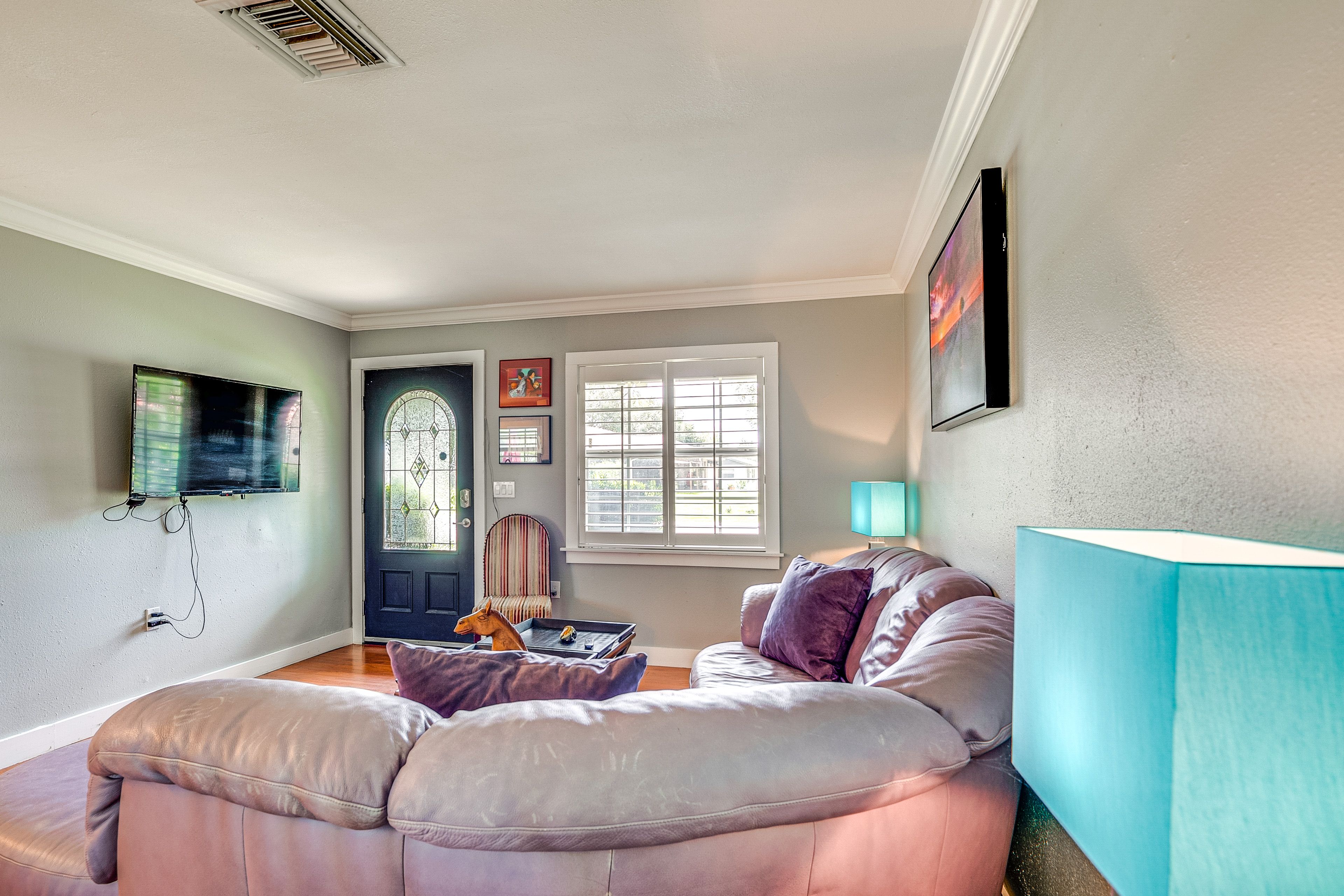 Living Room | Central Heating & A/C | TV | Free WiFi | Single-Story Home