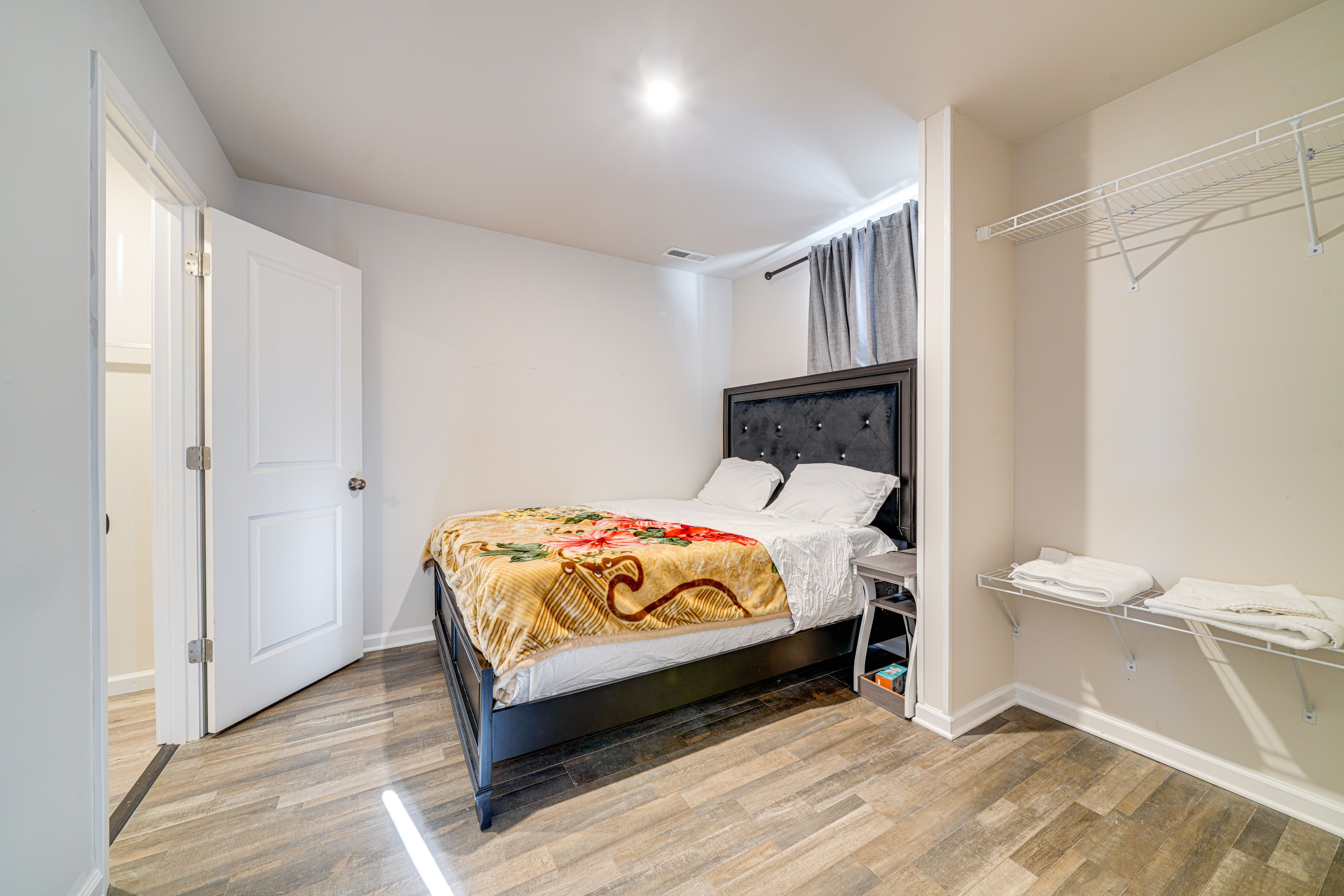 Bedroom 5 | Queen Bed | 1st Floor