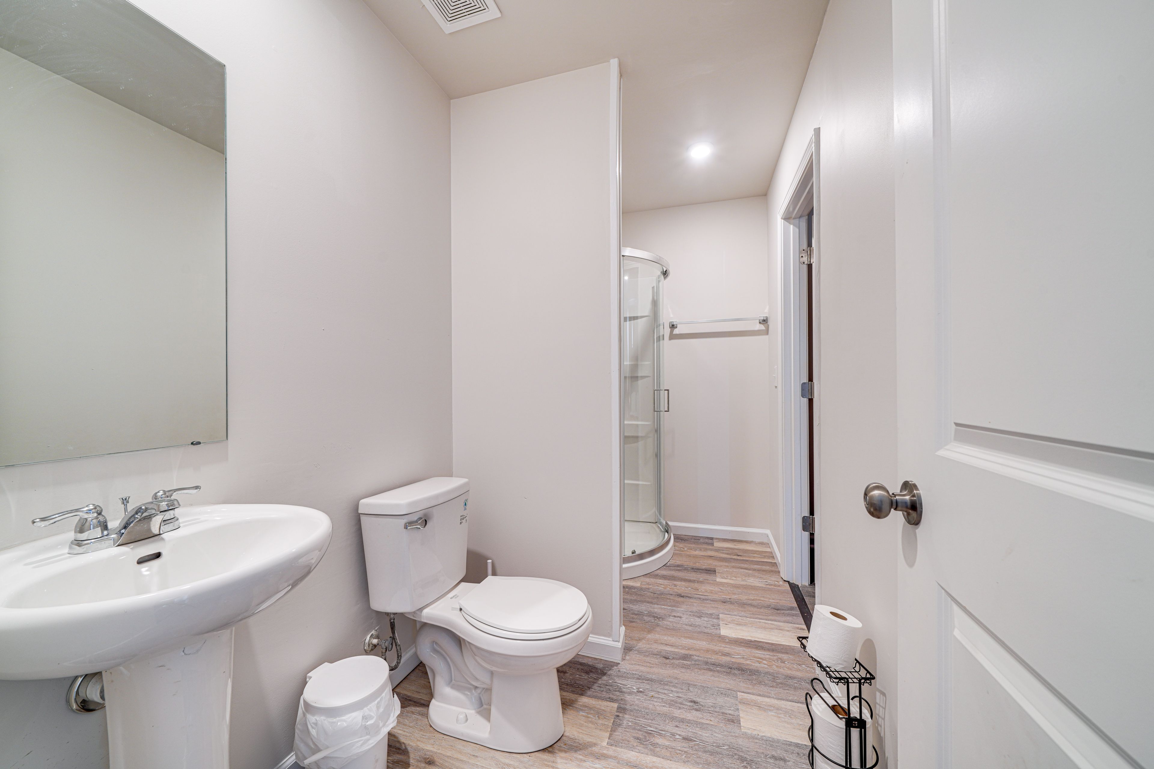 Full Bathroom | 1st Floor
