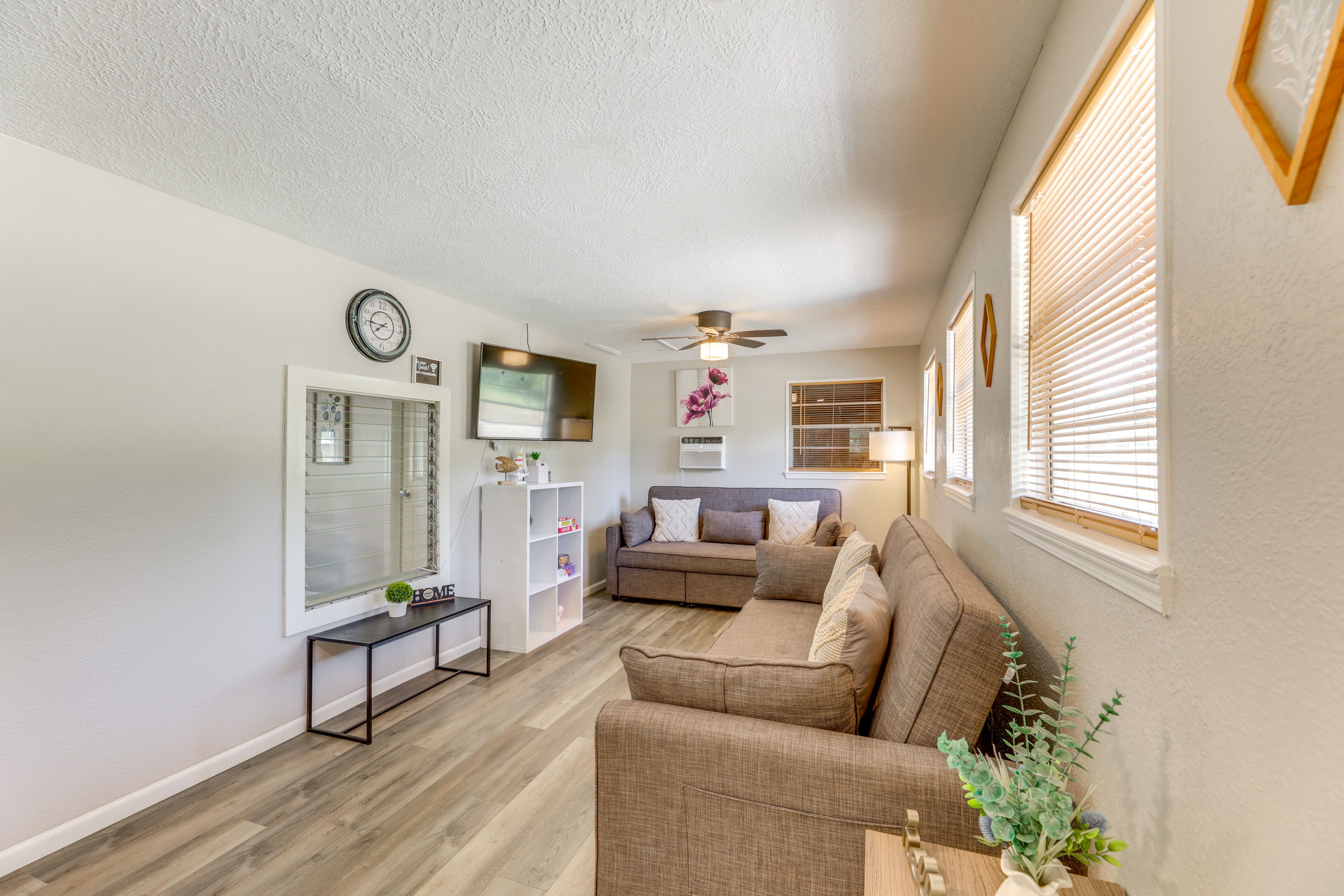 Living Room | Free WiFi | 2 Queen Sleeper Sofas