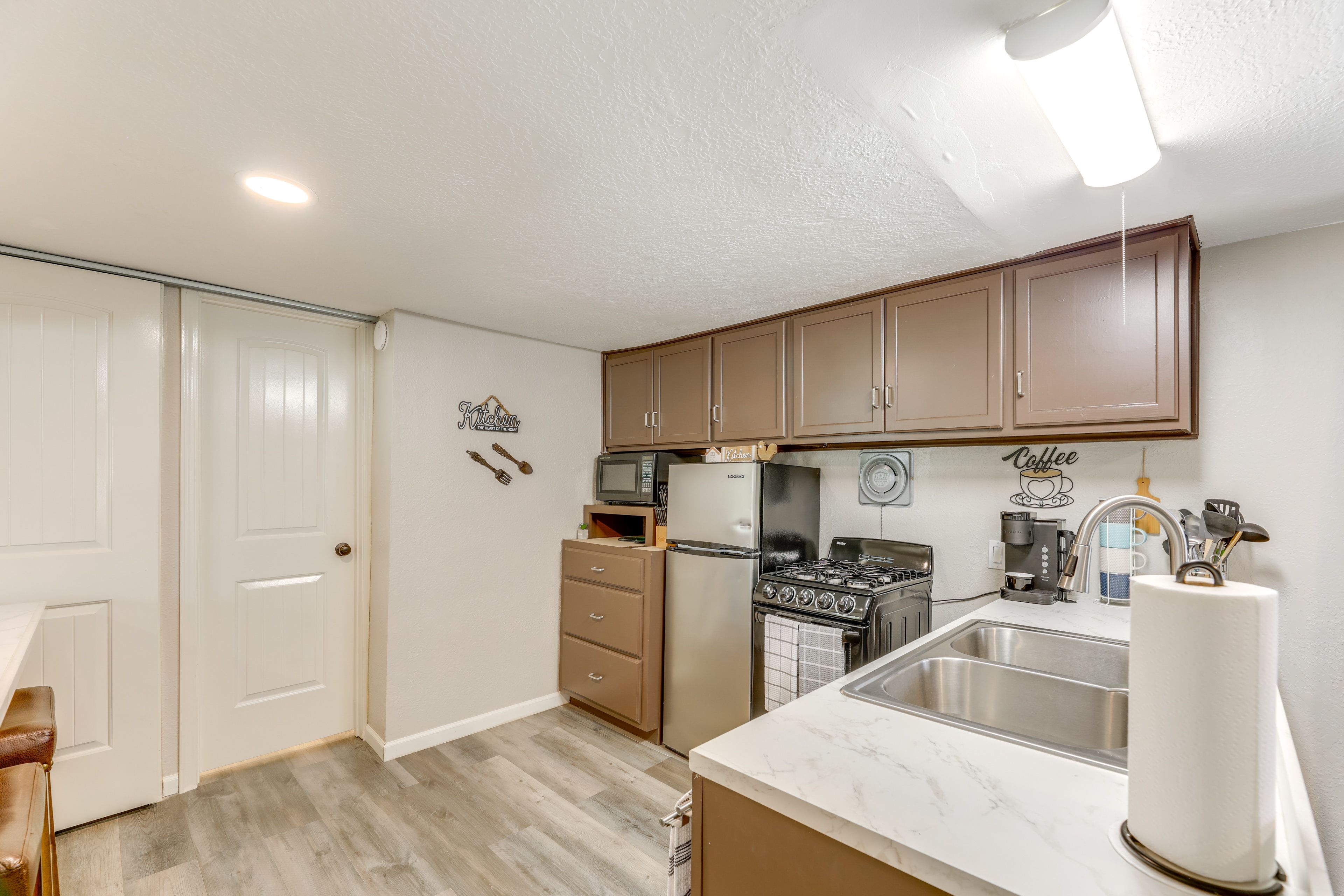 Kitchen | Trash Bags/Paper Towels