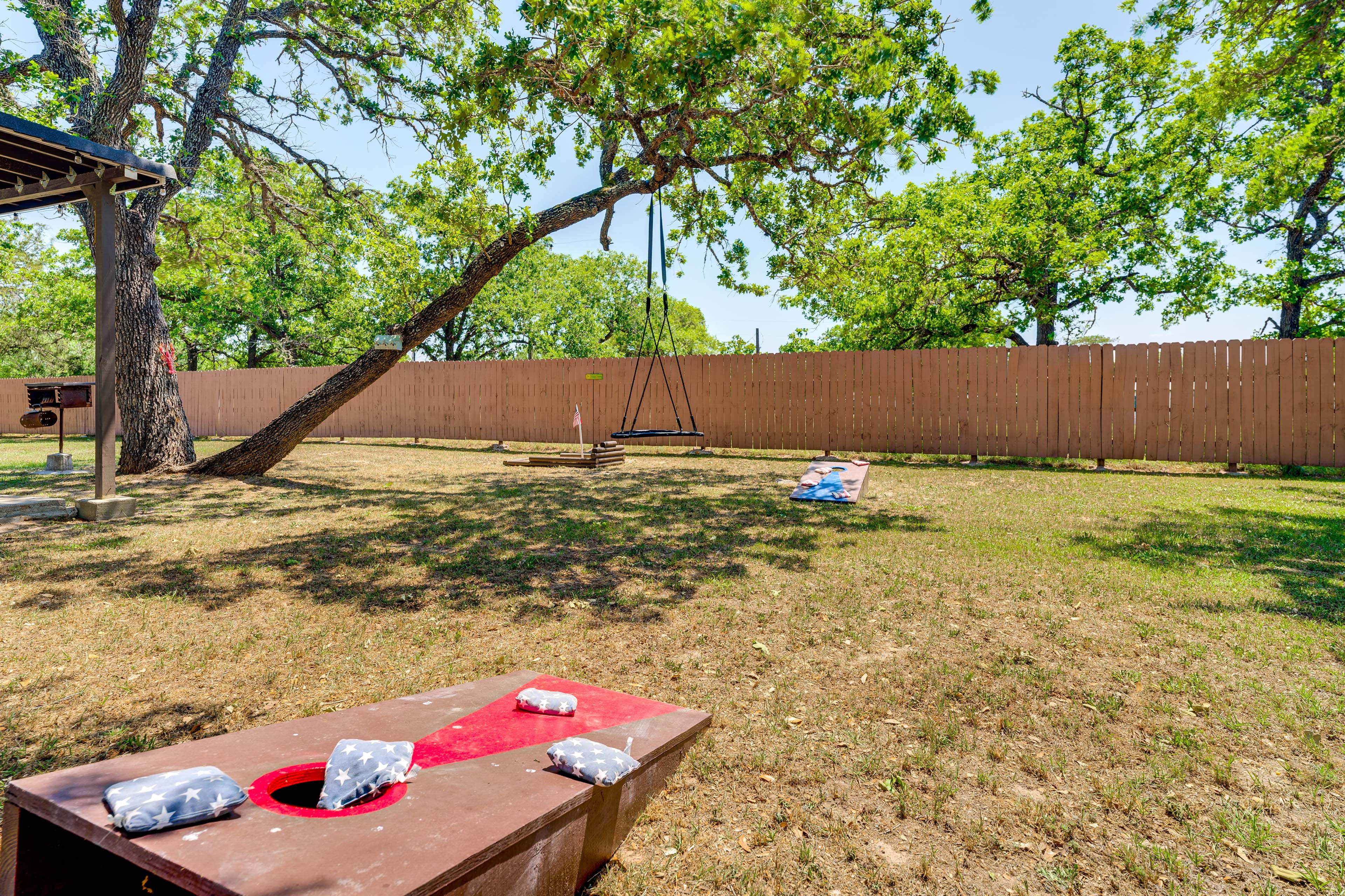 Private Yard | Cornhole | Horseshoes | Swing
