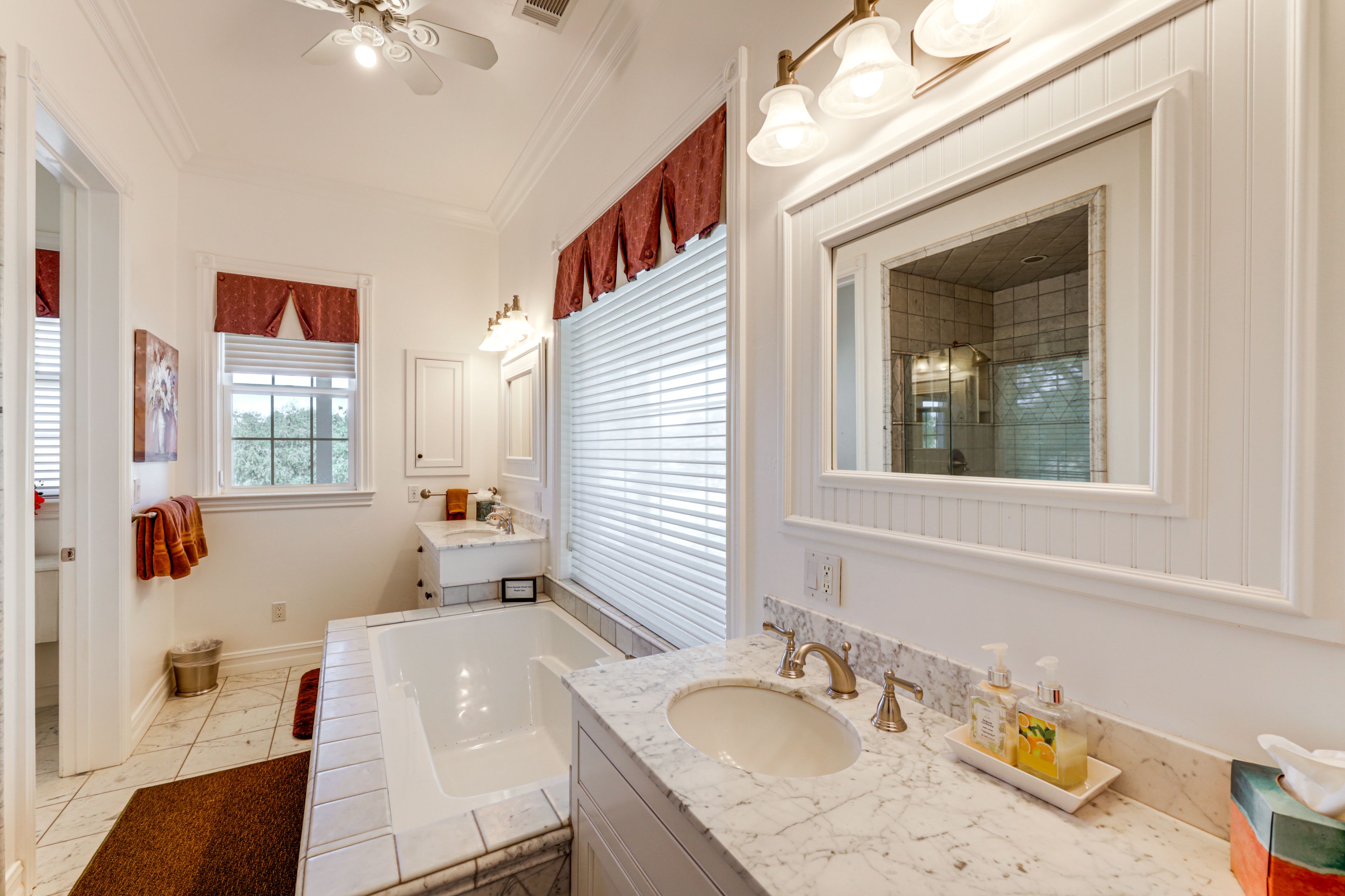 En-Suite Bathroom | Towels Provided | Complimentary Toiletries