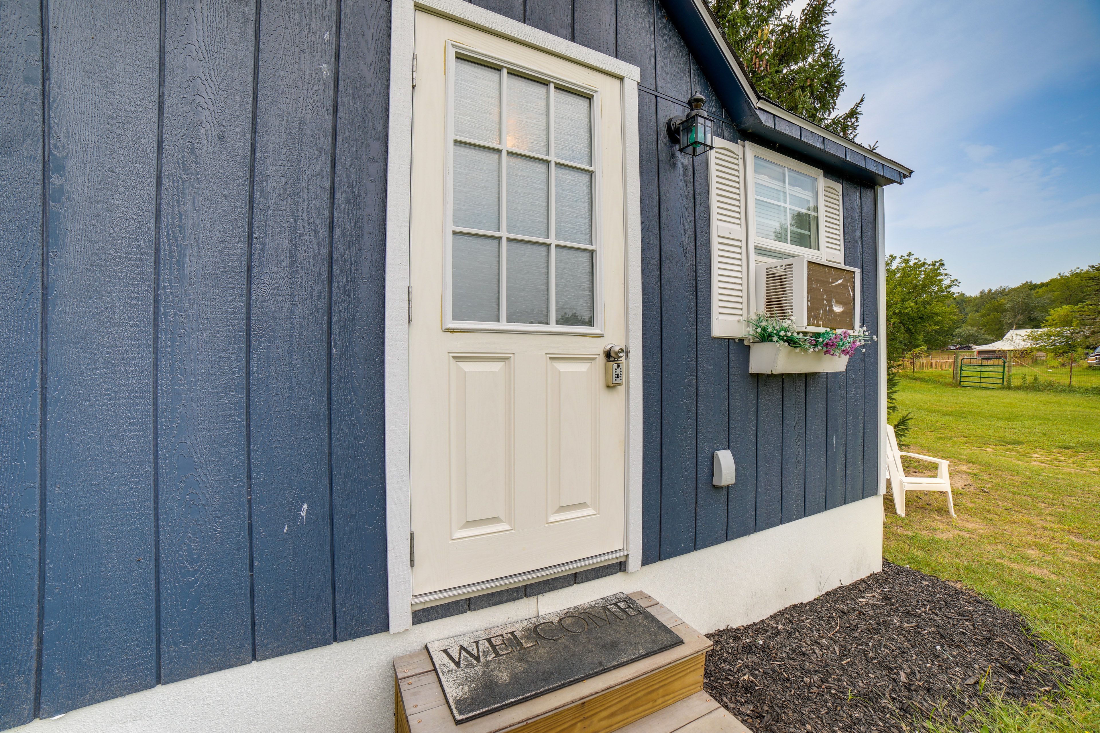 Property Exterior | Single-Story Studio