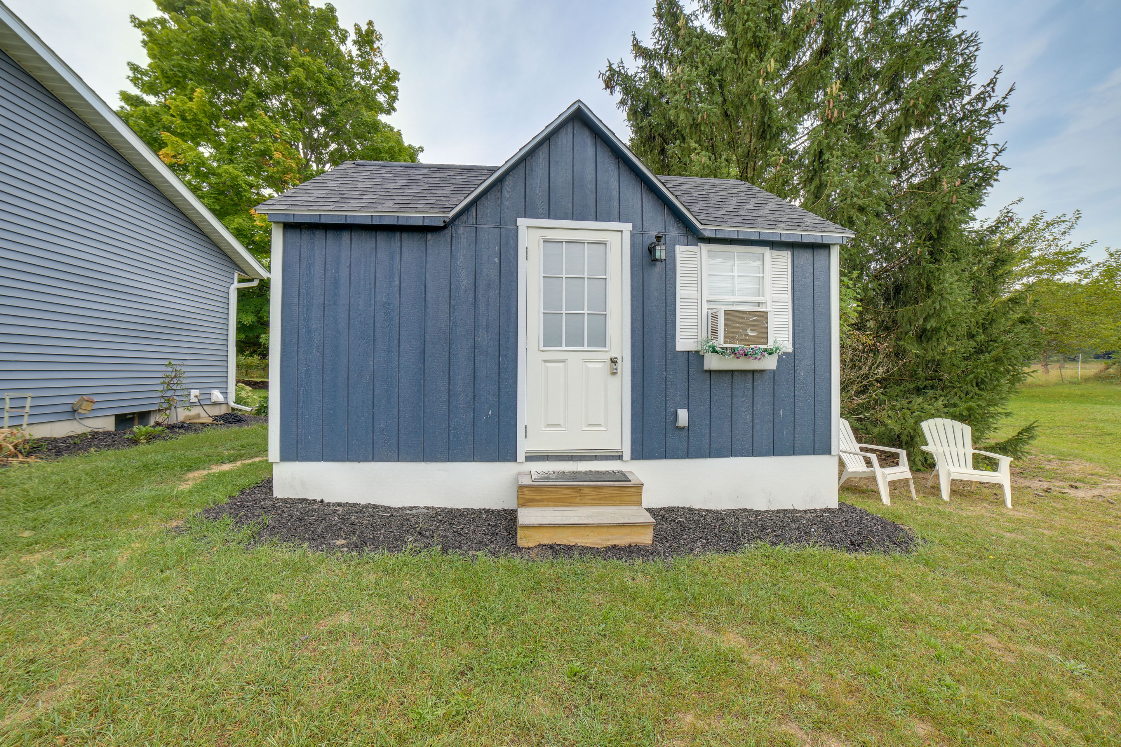 Allegan Vacation Rental | Studio | 1BA | 3 Steps to Enter | 192 Sq Ft