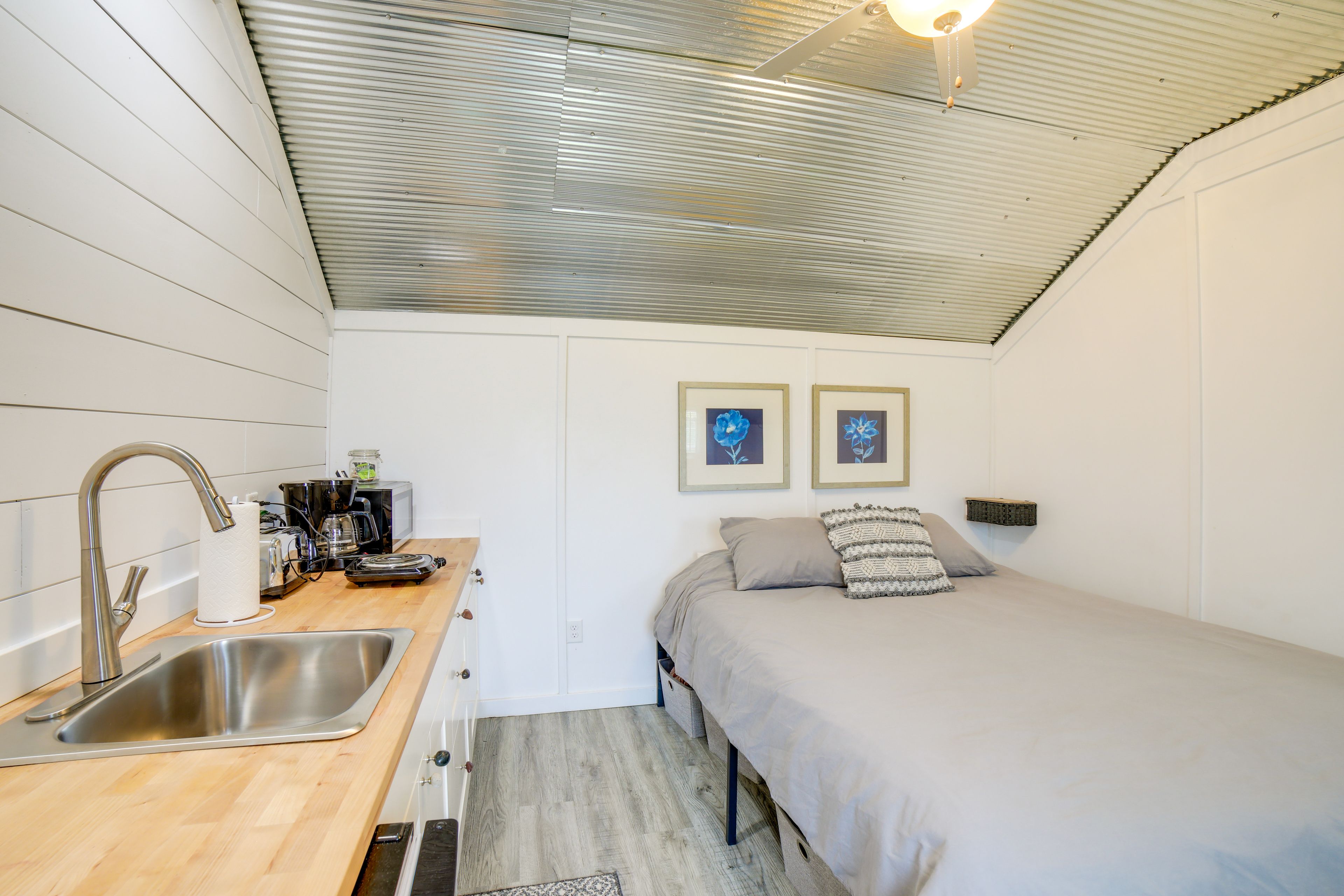Studio | Sleeping Area | Queen Bed | Linens Provided | Smart TV
