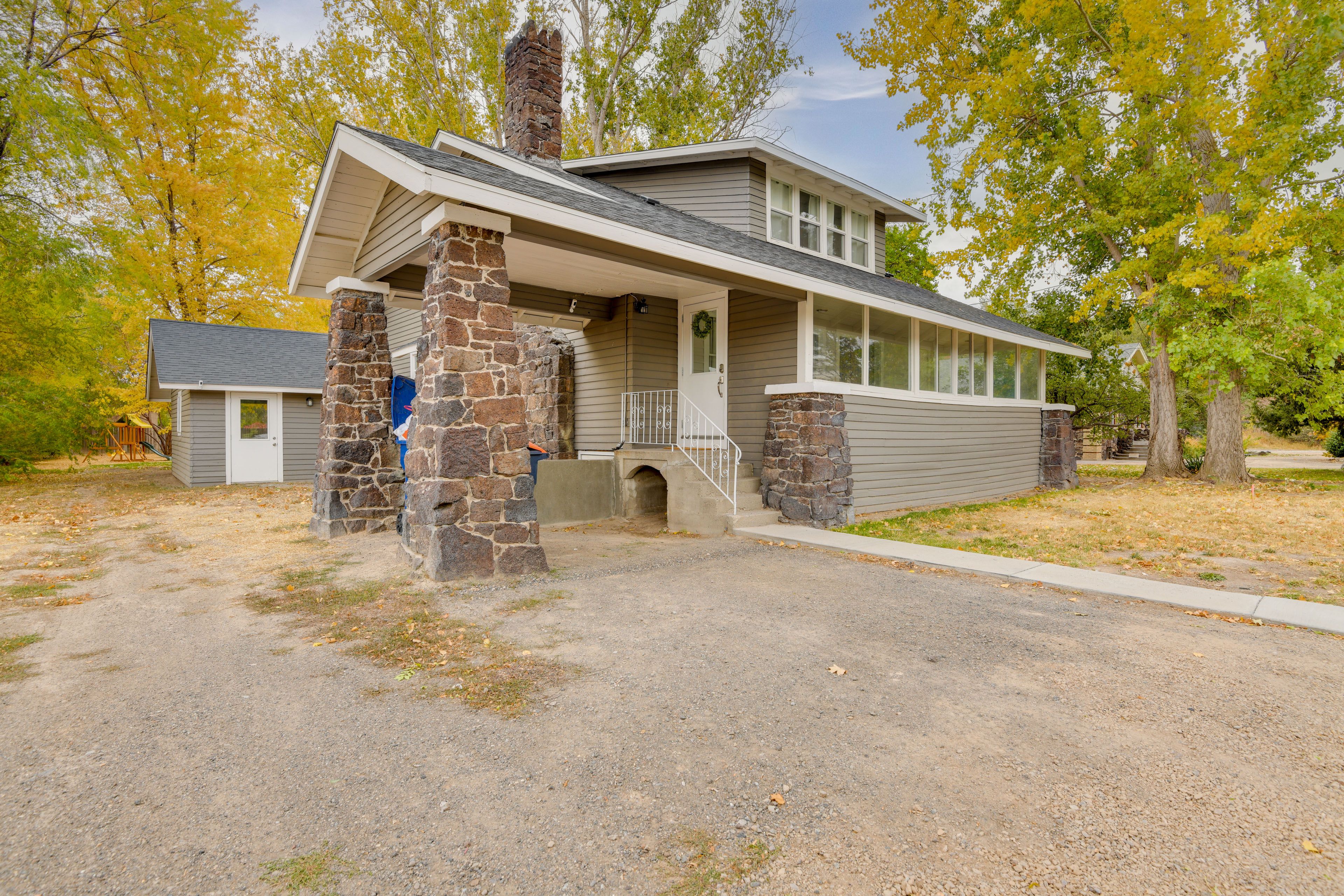 Parking | Gravel Driveway (6 Vehicles) | RV/Trailer Parking