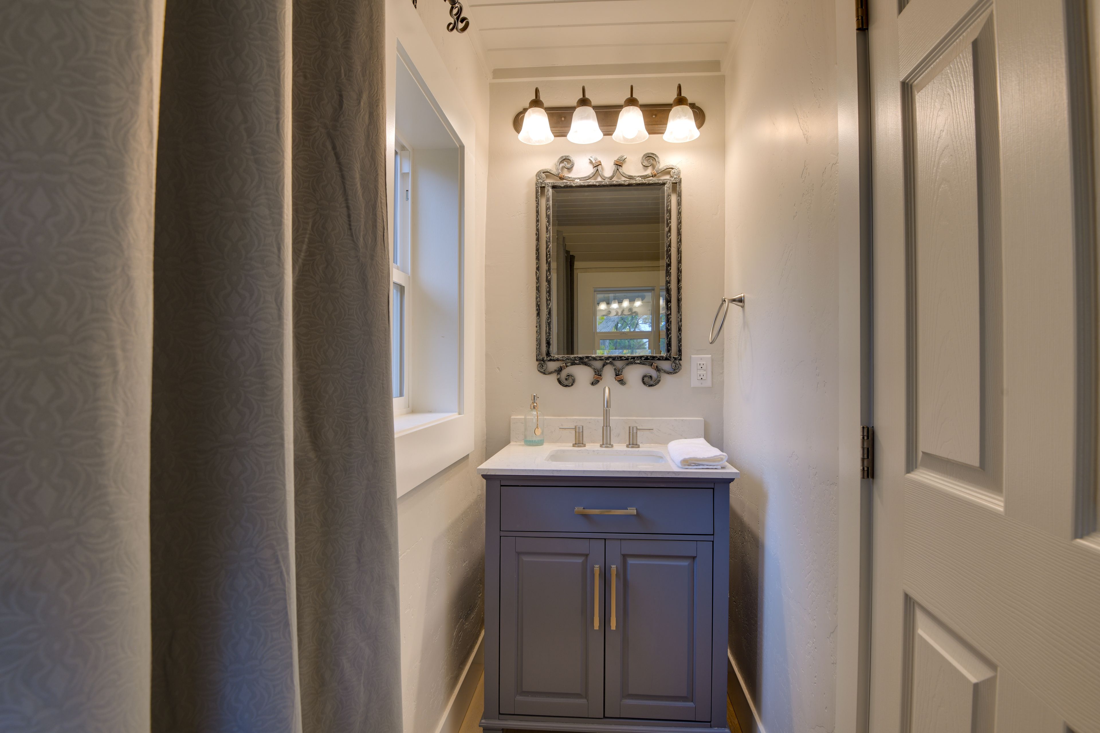 Half Bathroom | 1st Floor