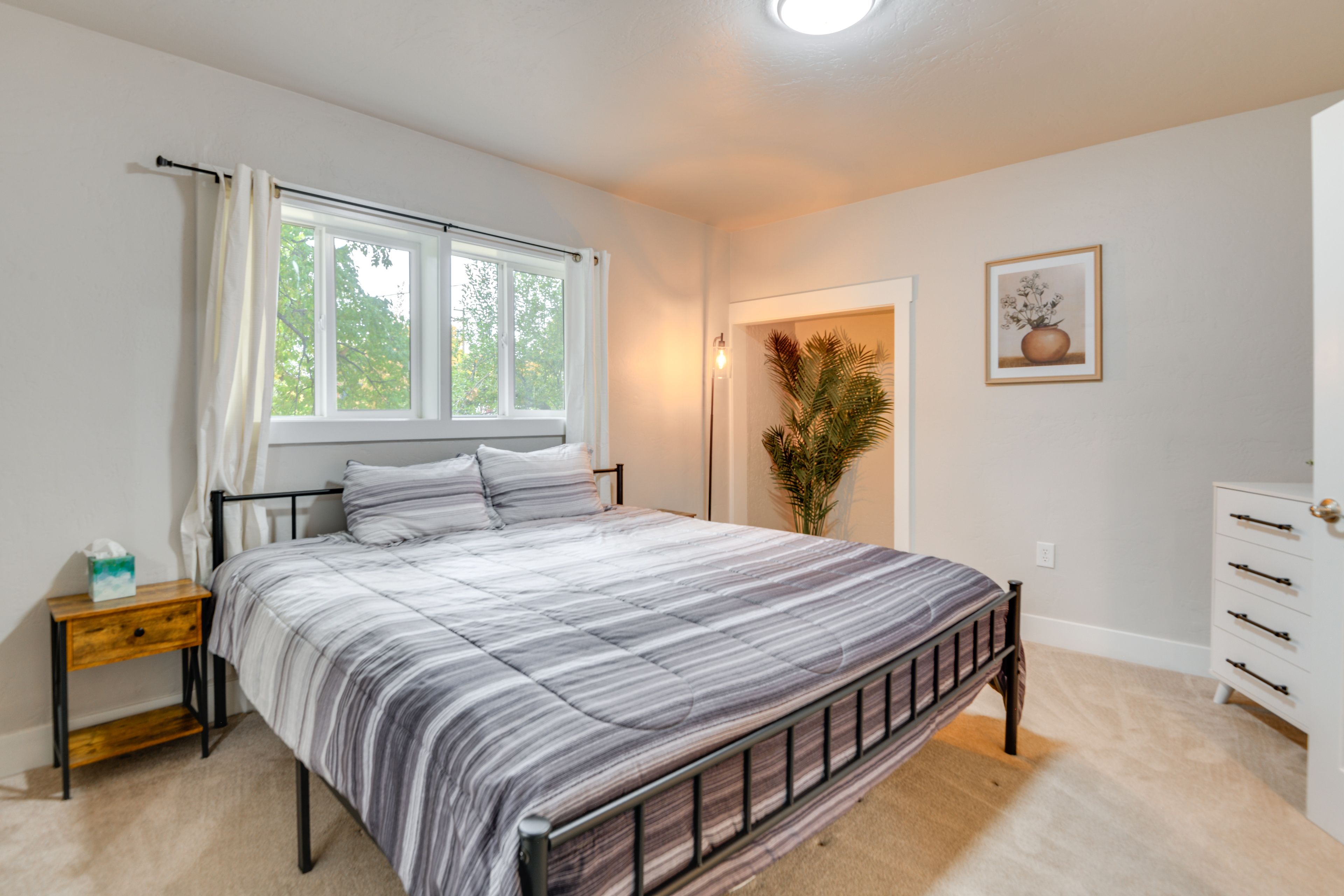 Bedroom 1 | King Bed | 1st Floor | Linens Provided | En-Suite Bathroom