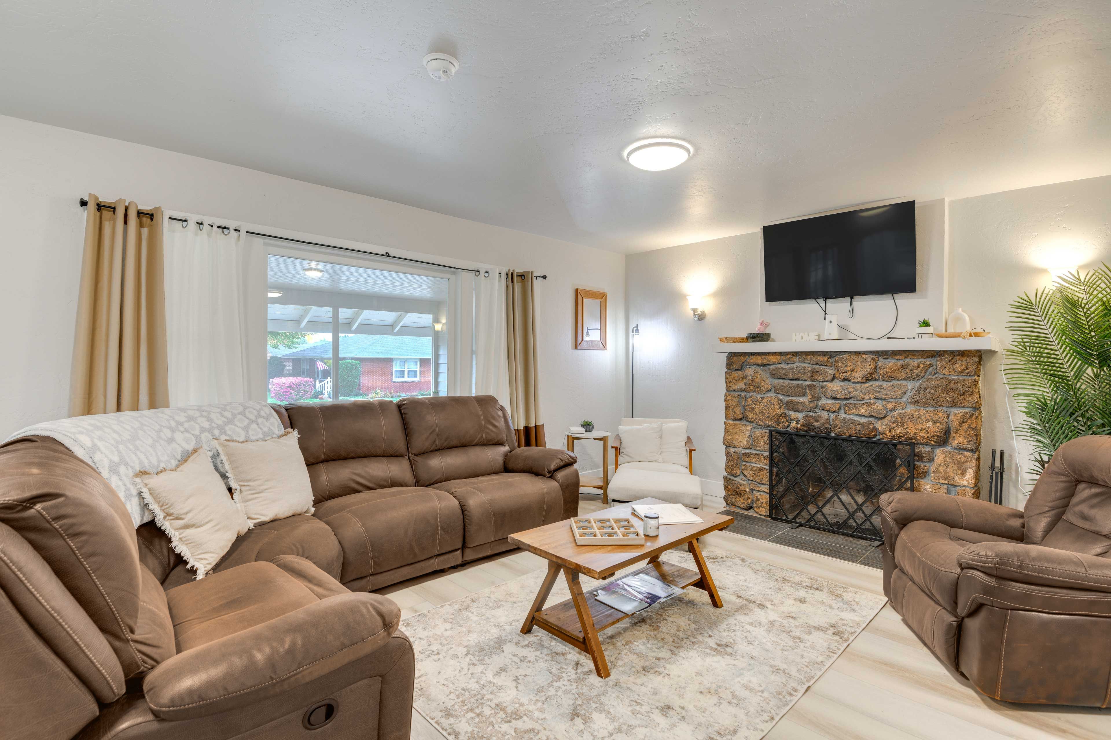 Twin Falls Vacation Rental | 4BR | 2.5BA | 2,927 Sq Ft | Stairs Required