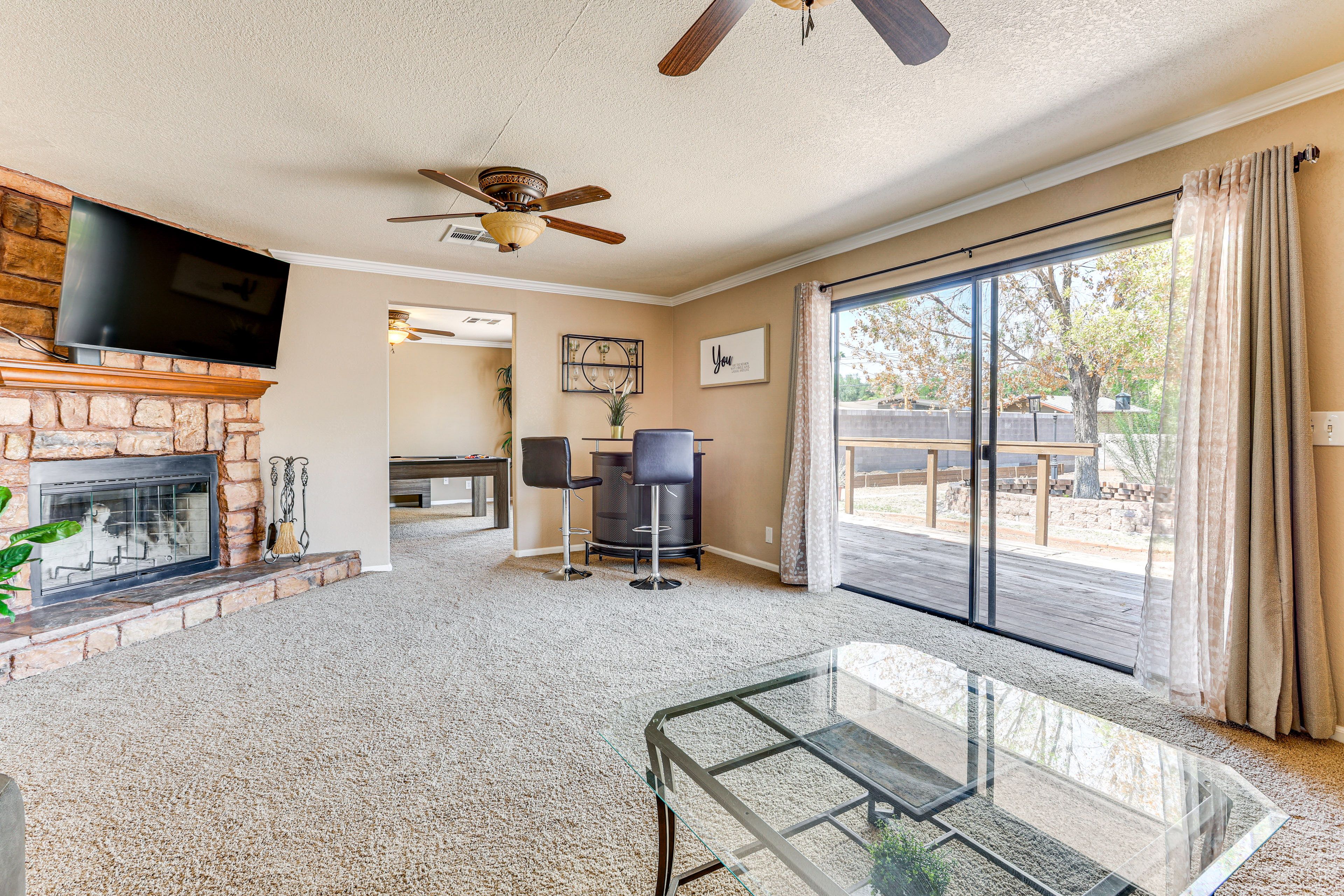 Living Room | Free WiFi | Smart TV | Wood-Burning Fireplace