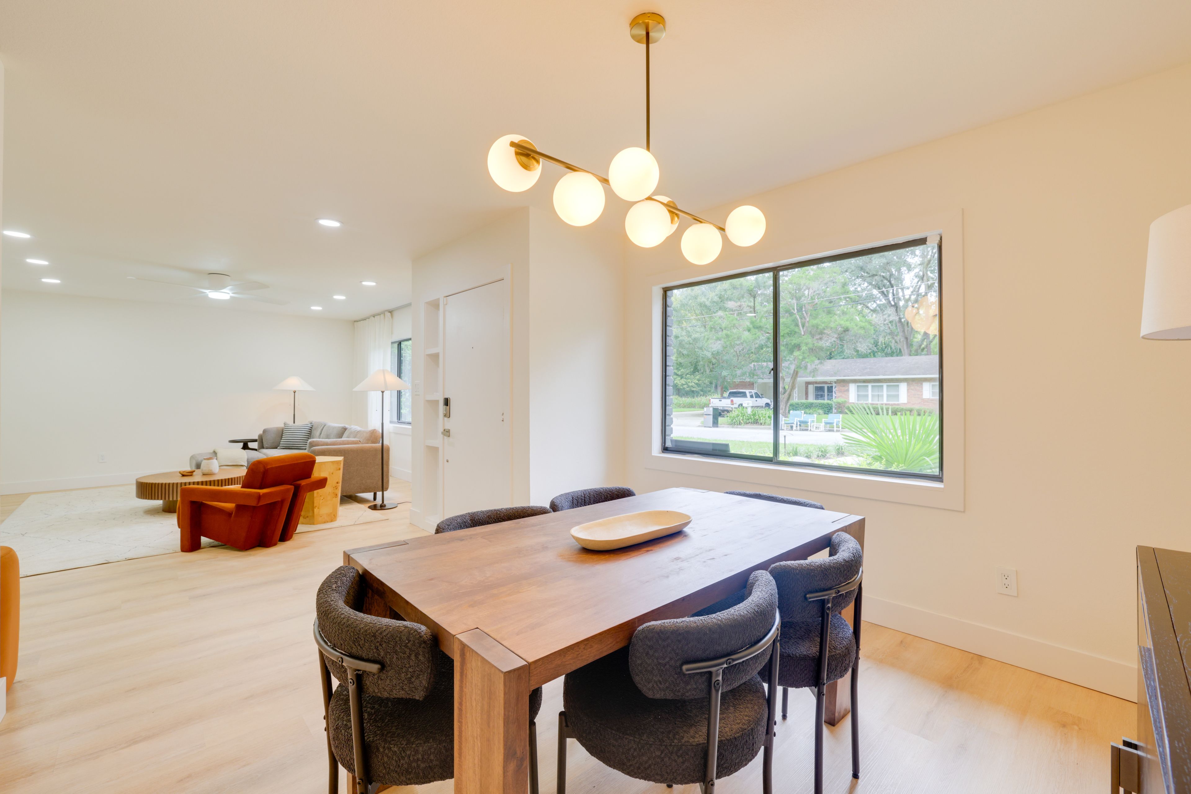 Dining Area | Dishware & Flatware Provided