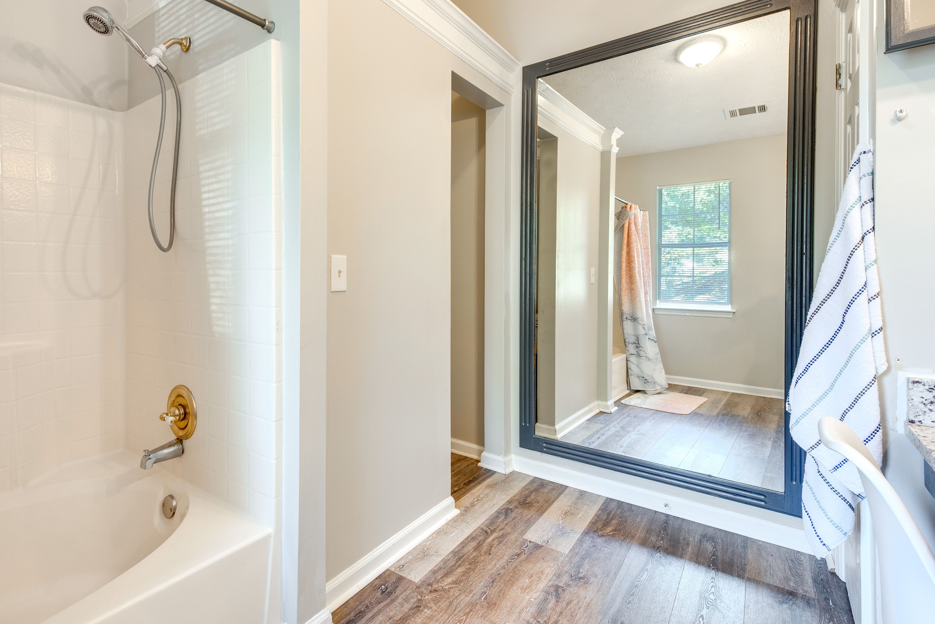 Bathroom | 2nd Floor