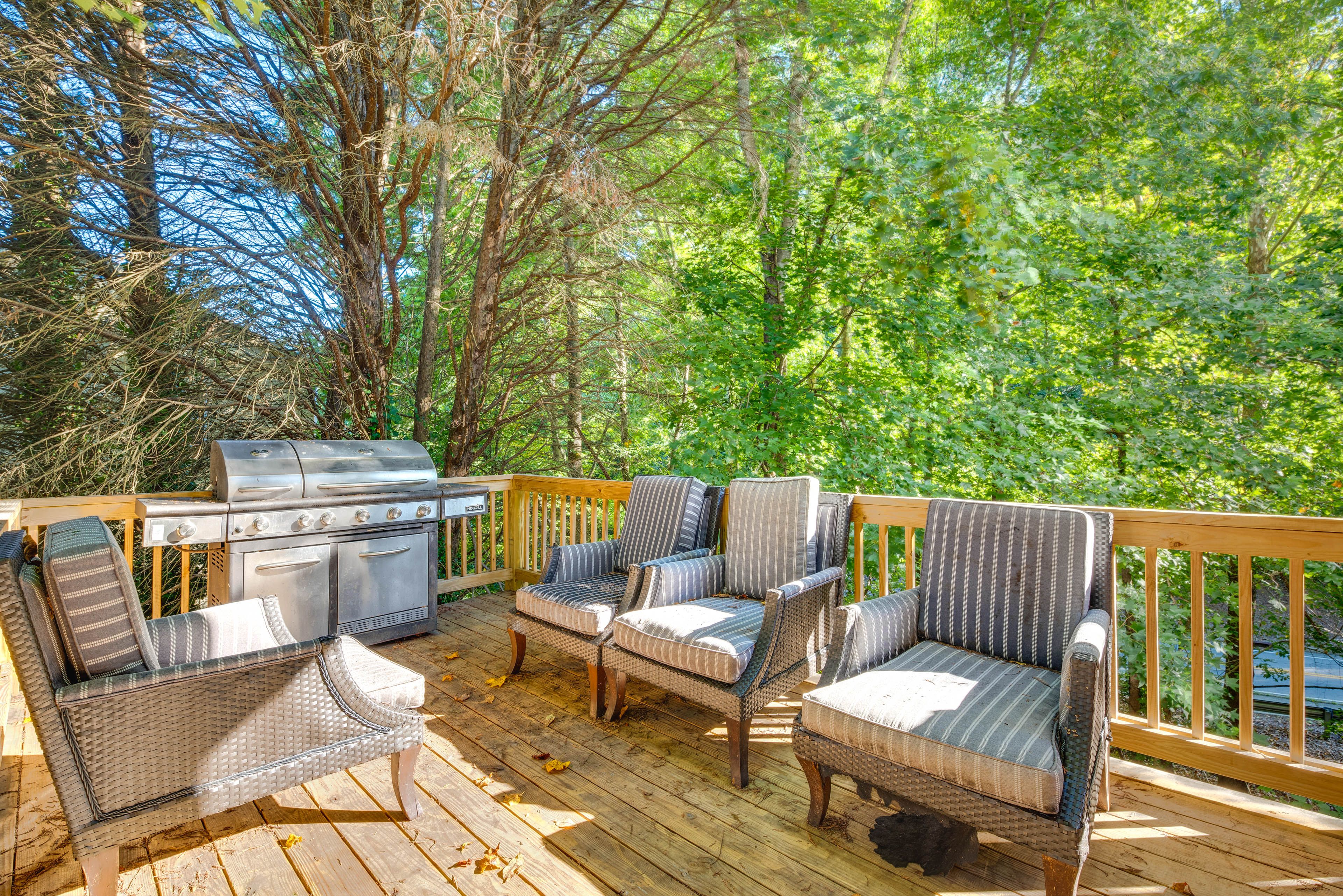 Private Deck | Grill