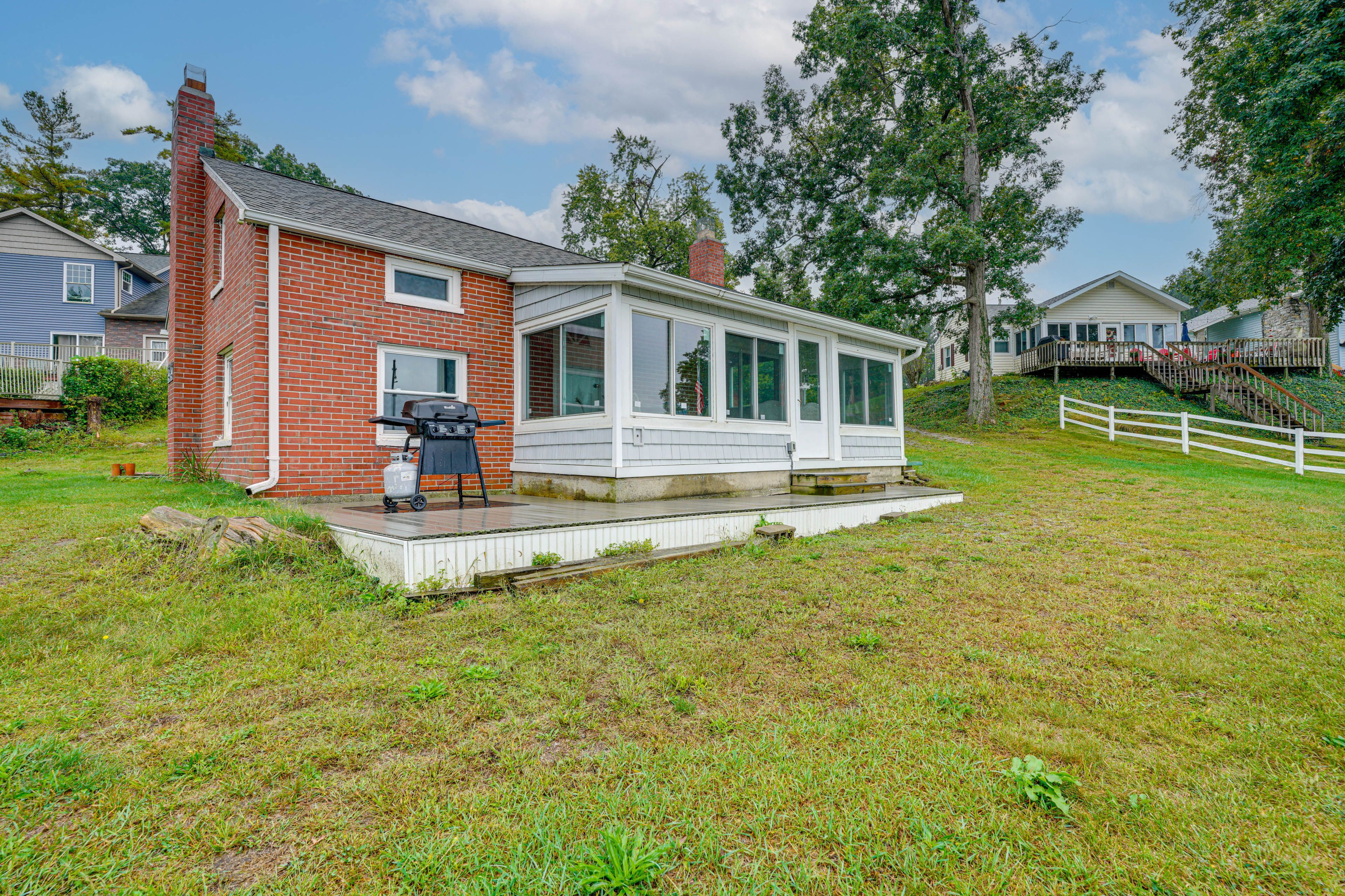 Backyard | Gas Grill (Propane Provided)