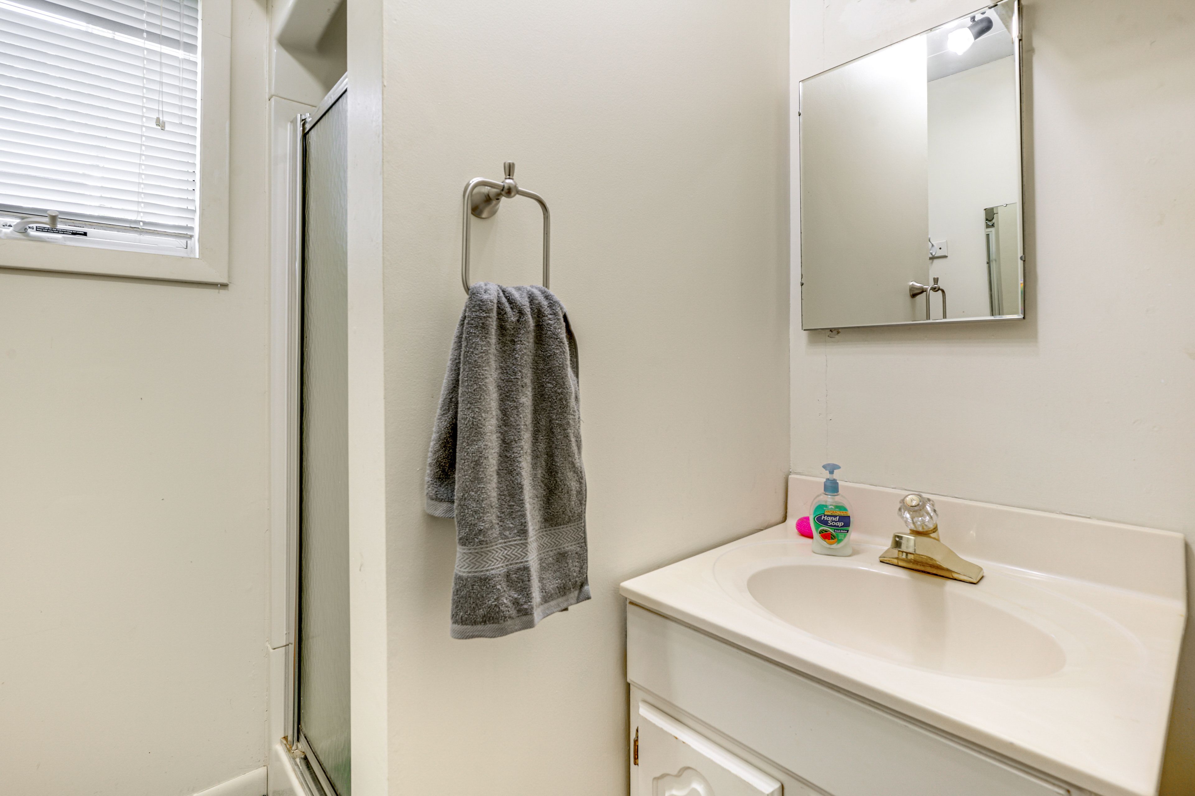 Full Bathroom | 1st Floor