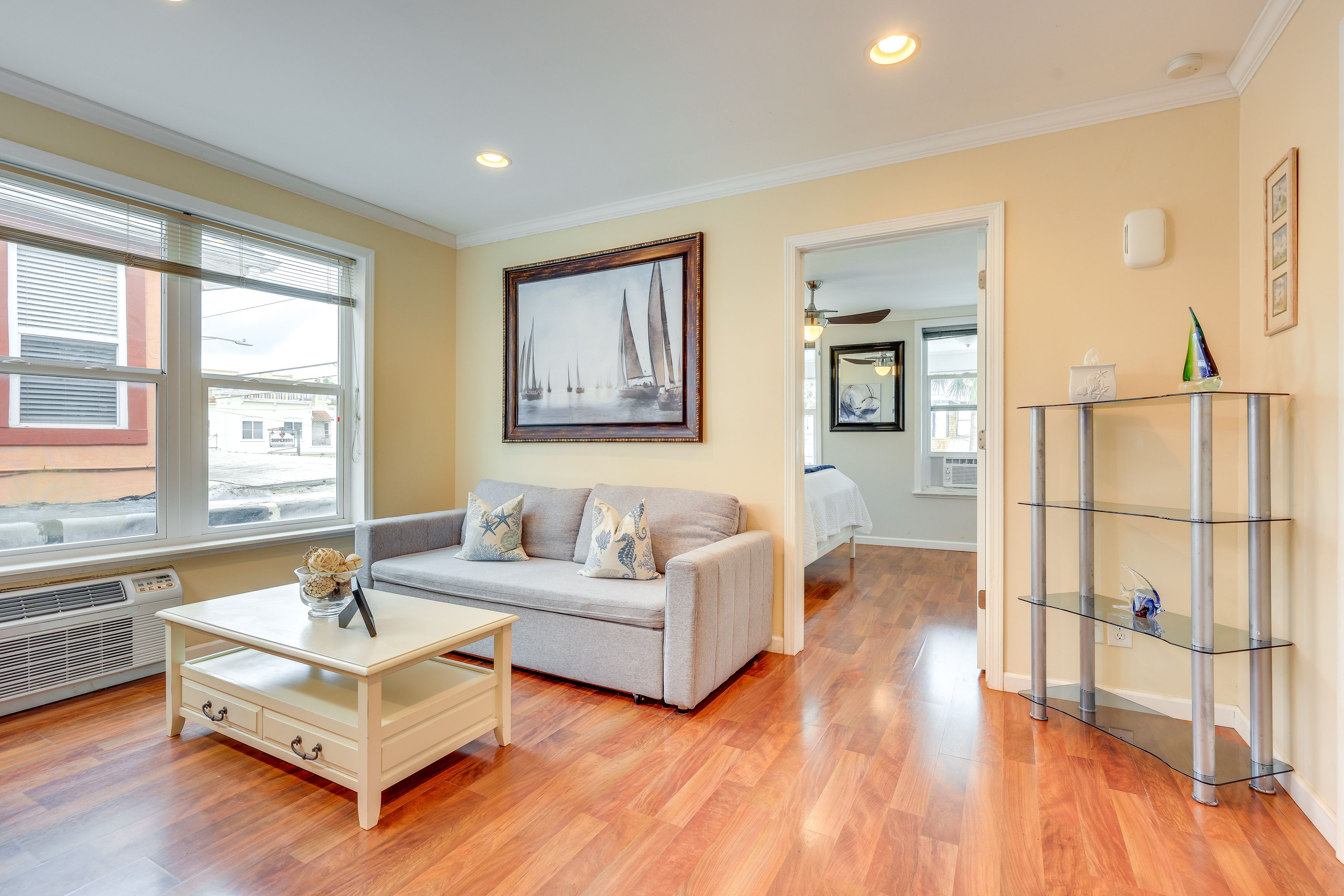 Living Room | Free WiFi | Smart TV | Queen Sleeper Sofa