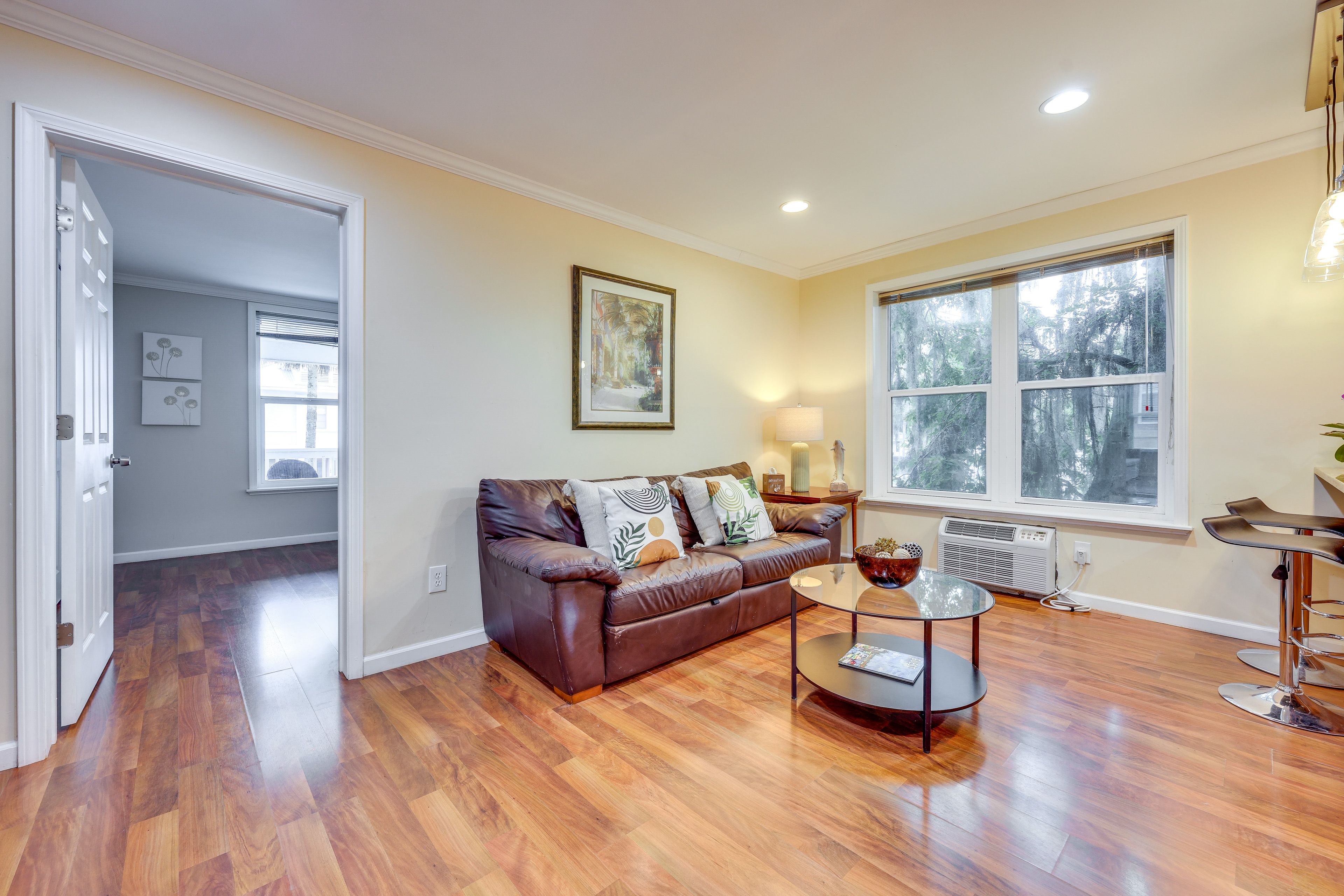 Living Room | Free WiFi | Smart TV | Queen Sleeper Sofa