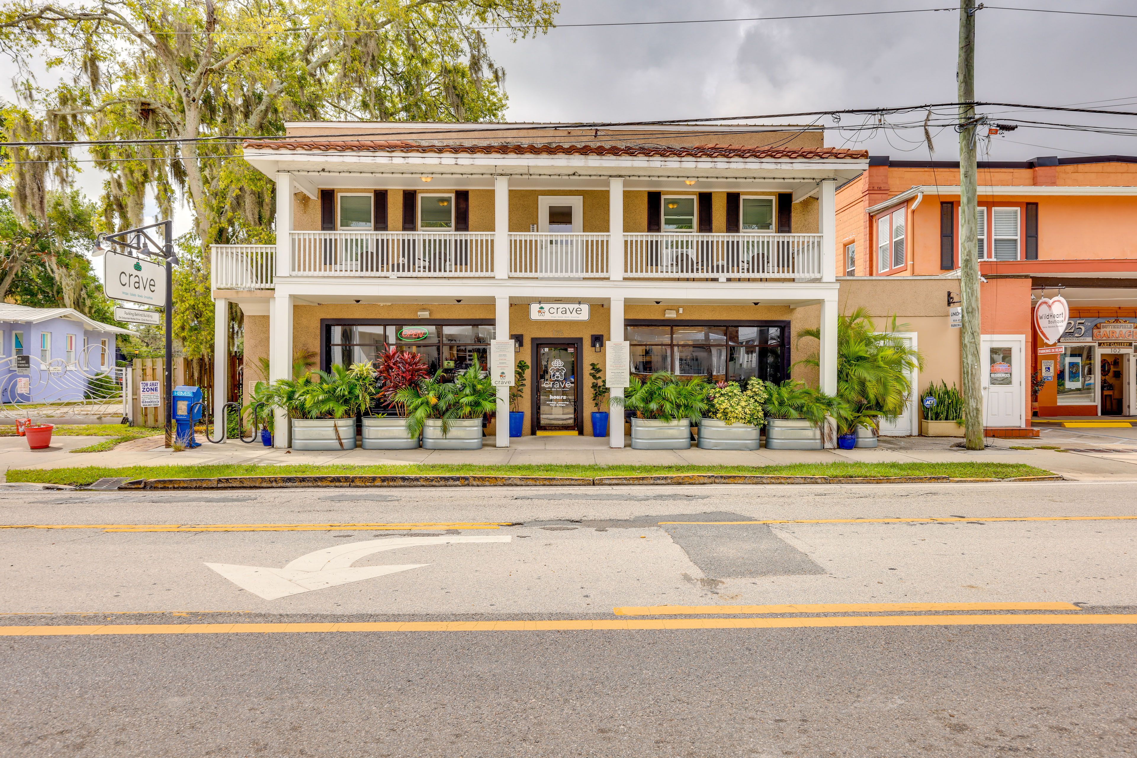 Parking | Community Lot (Ample Parking)