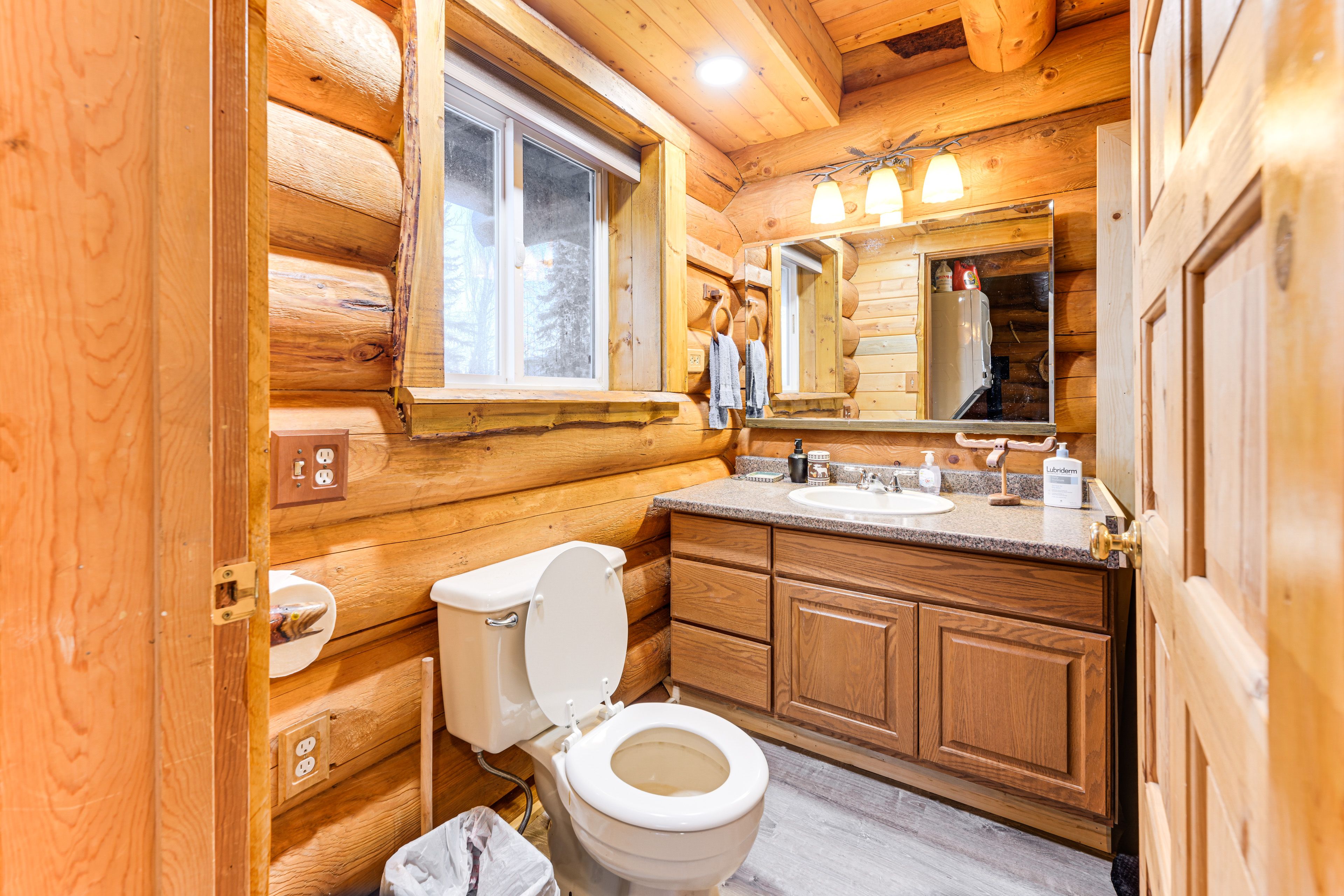 Full Bathroom | 1st Floor