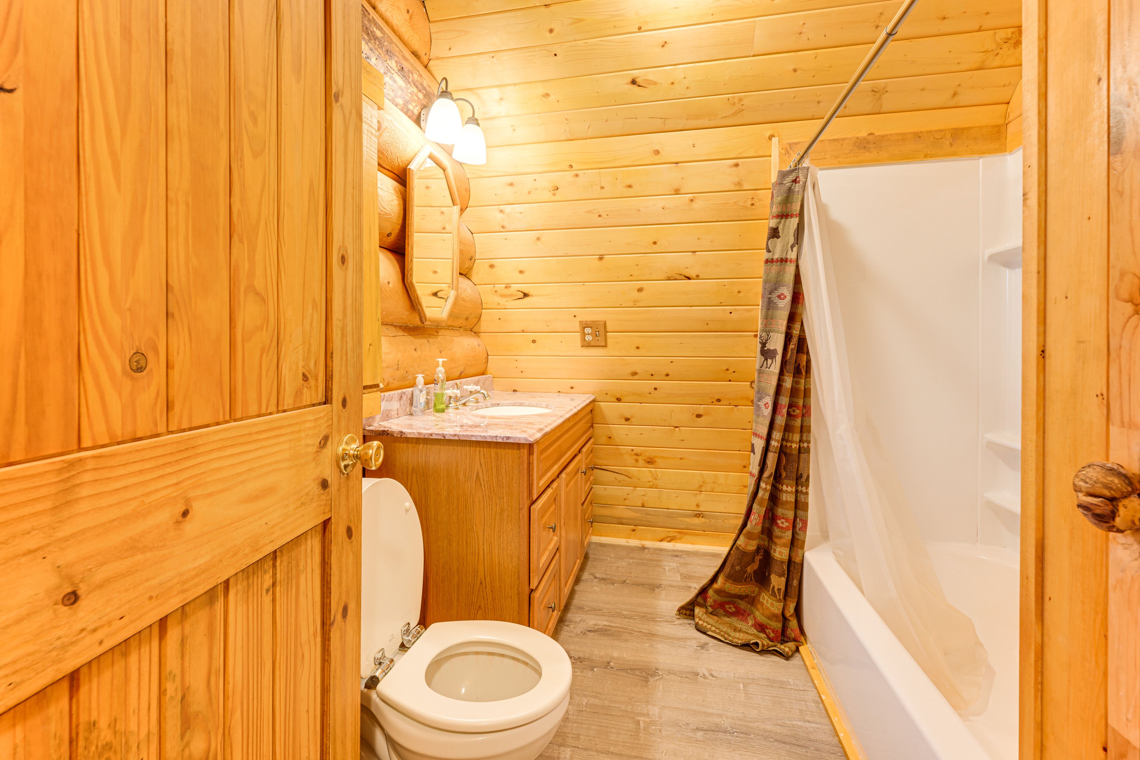Full Bathroom | 2nd Floor