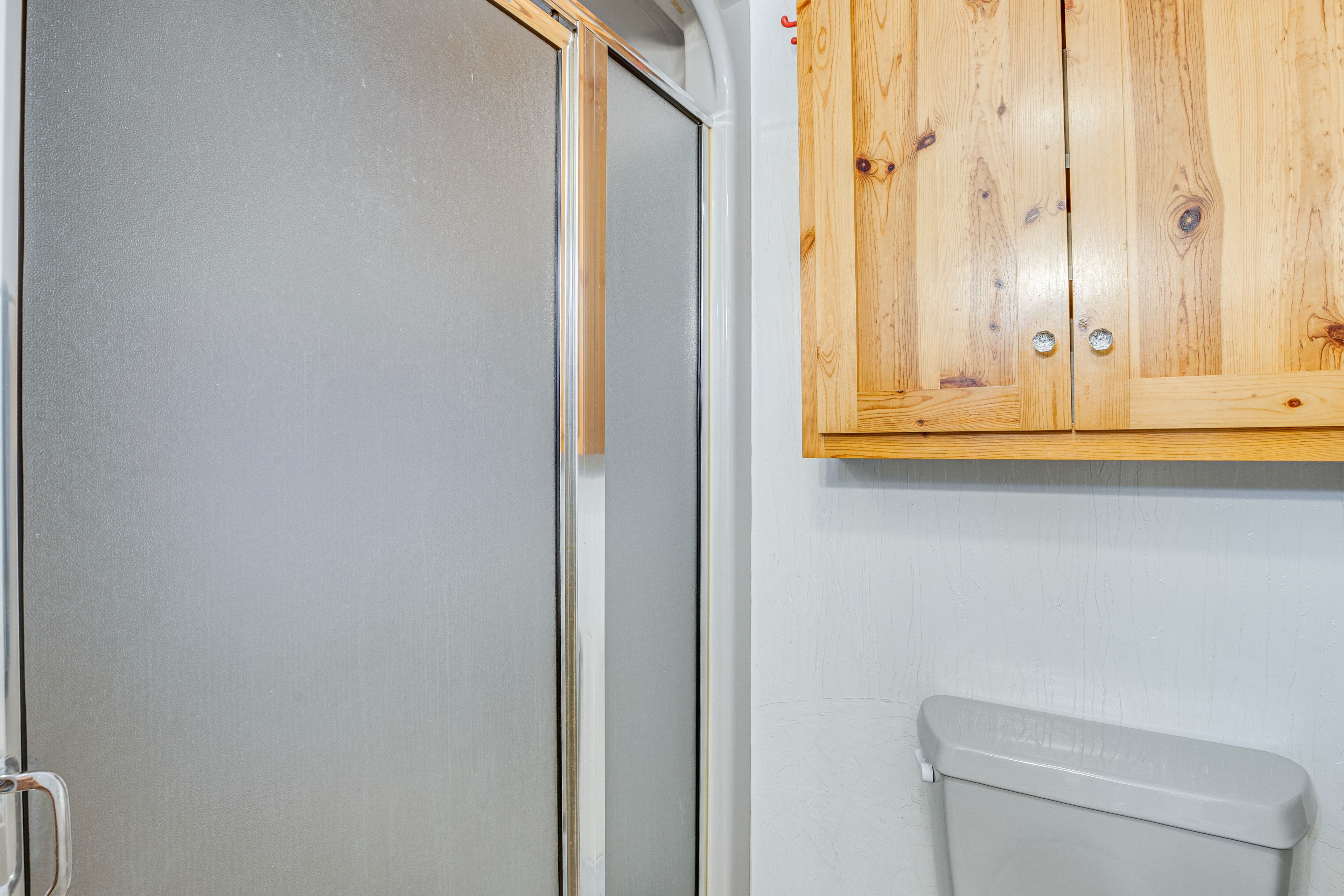 Full Bathroom | Lower Level | Towels Provided