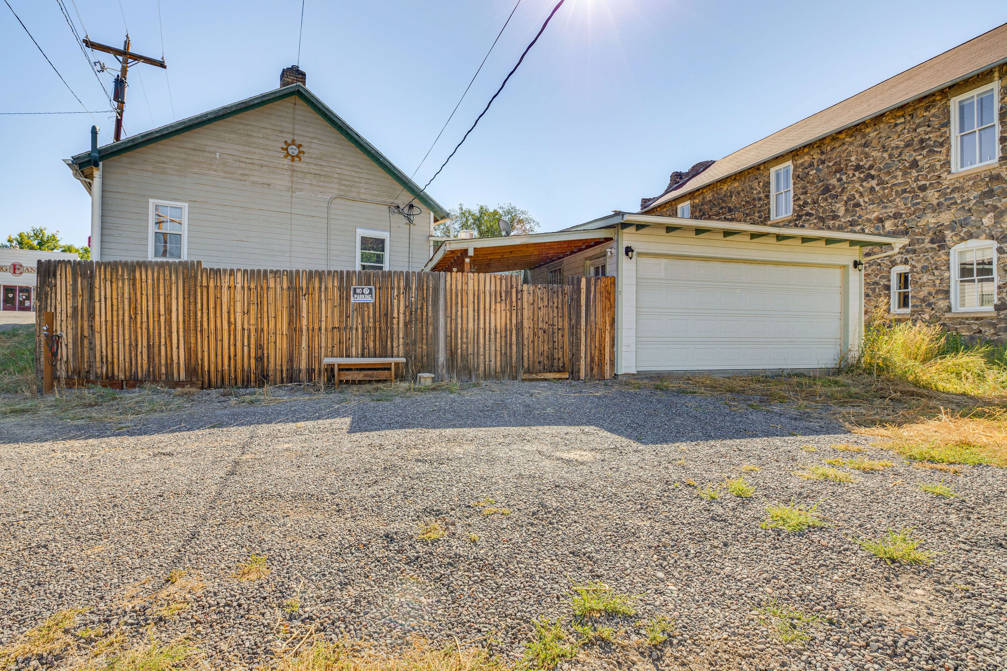 Parking | Driveway (2 Vehicles) | Garage (2 Vehicles)