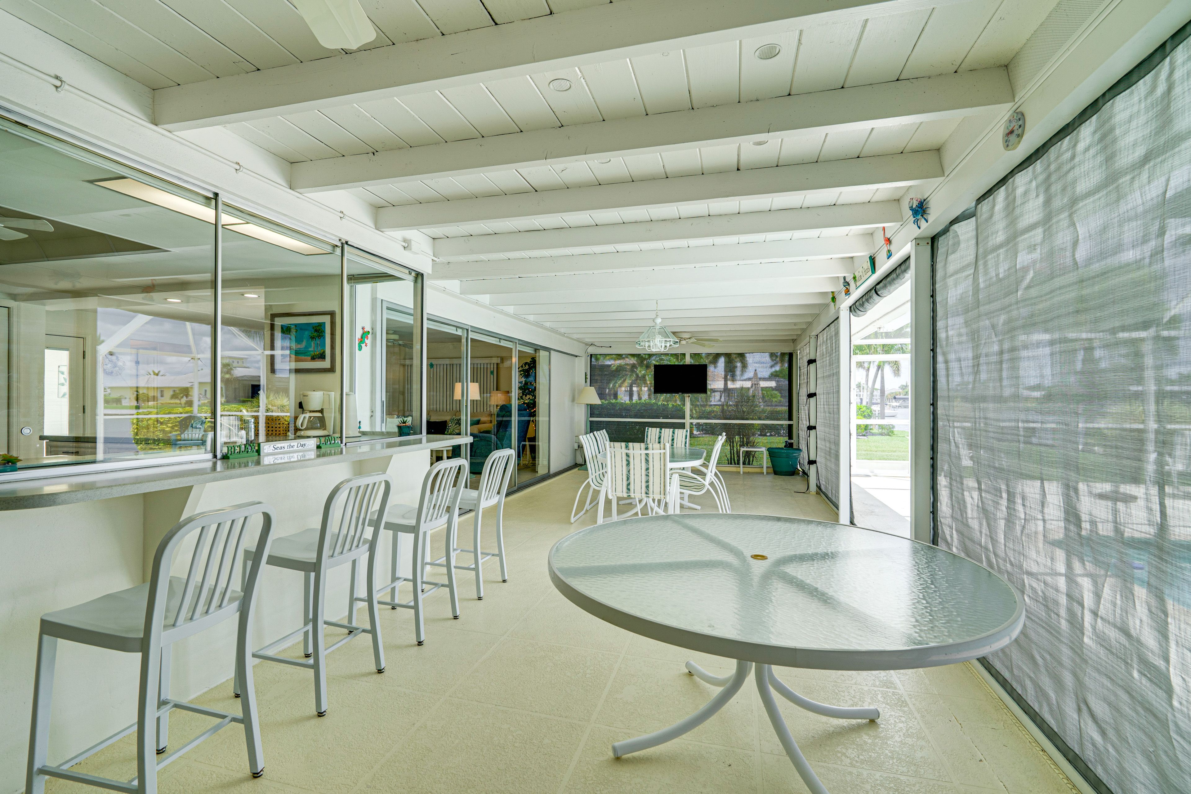Entertainment Patio | Dining/Bar Area | Smart TV