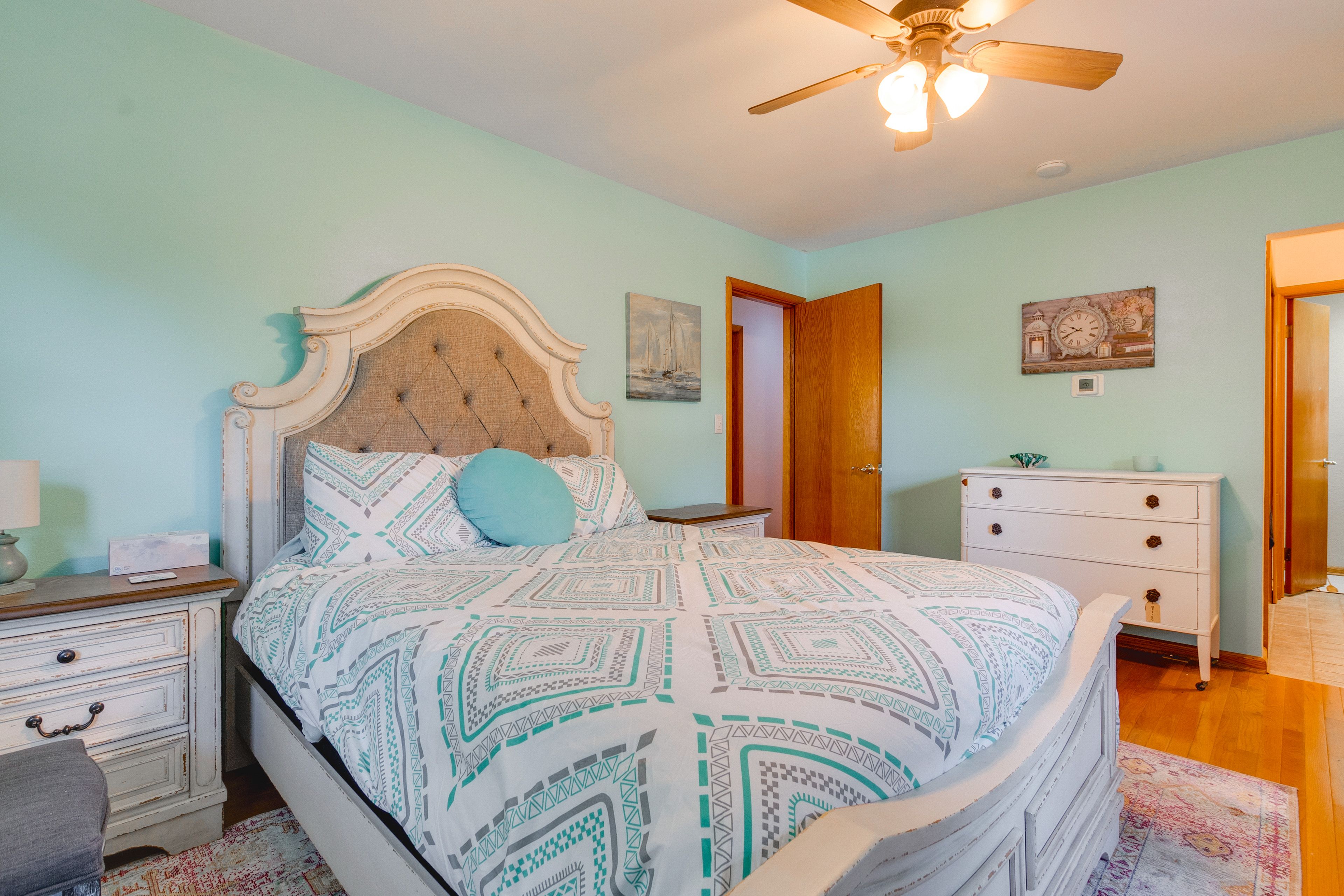 Bedroom 1 | Queen Bed | 1st Floor