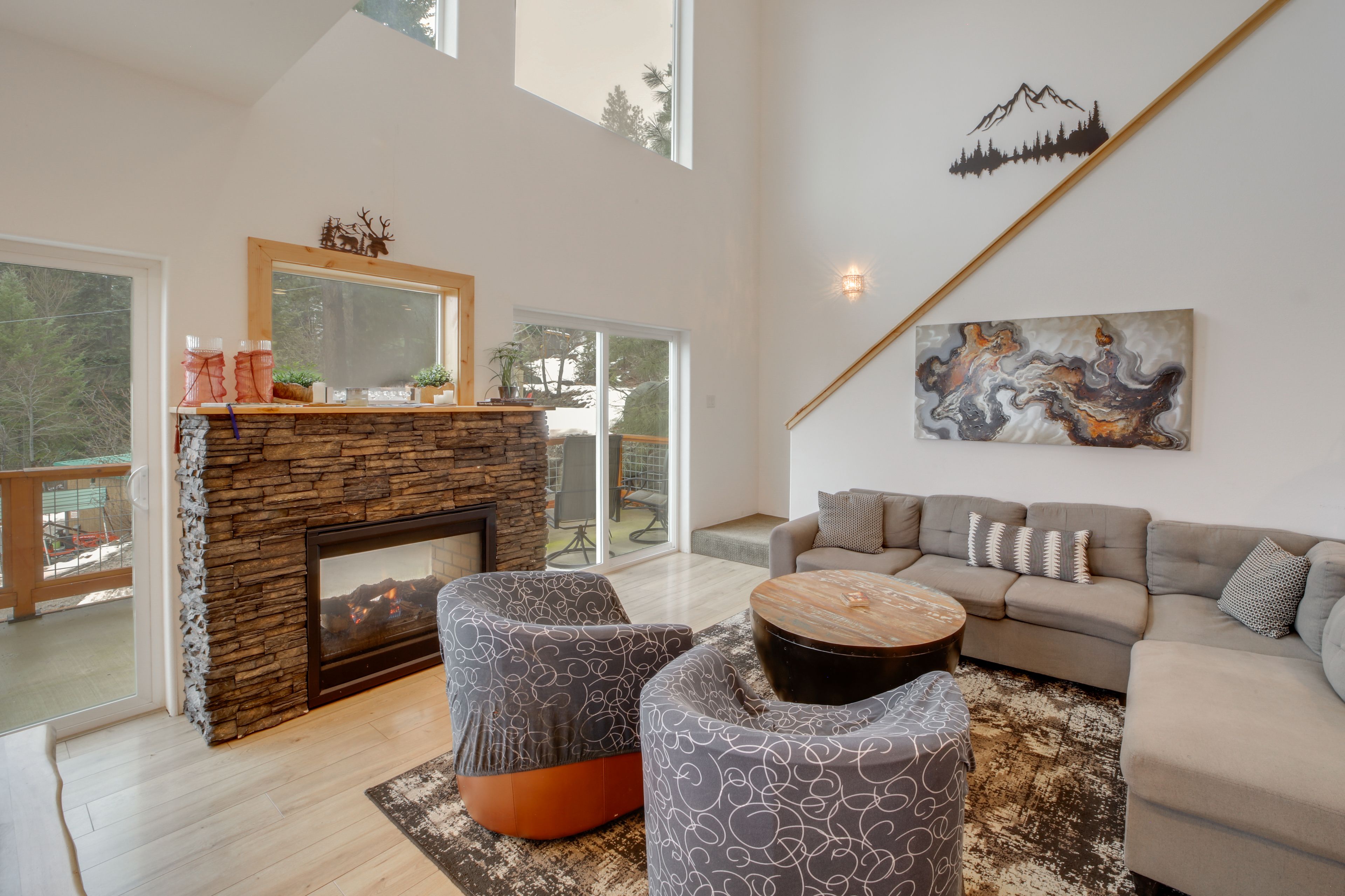 Living Room | Gas Fireplace