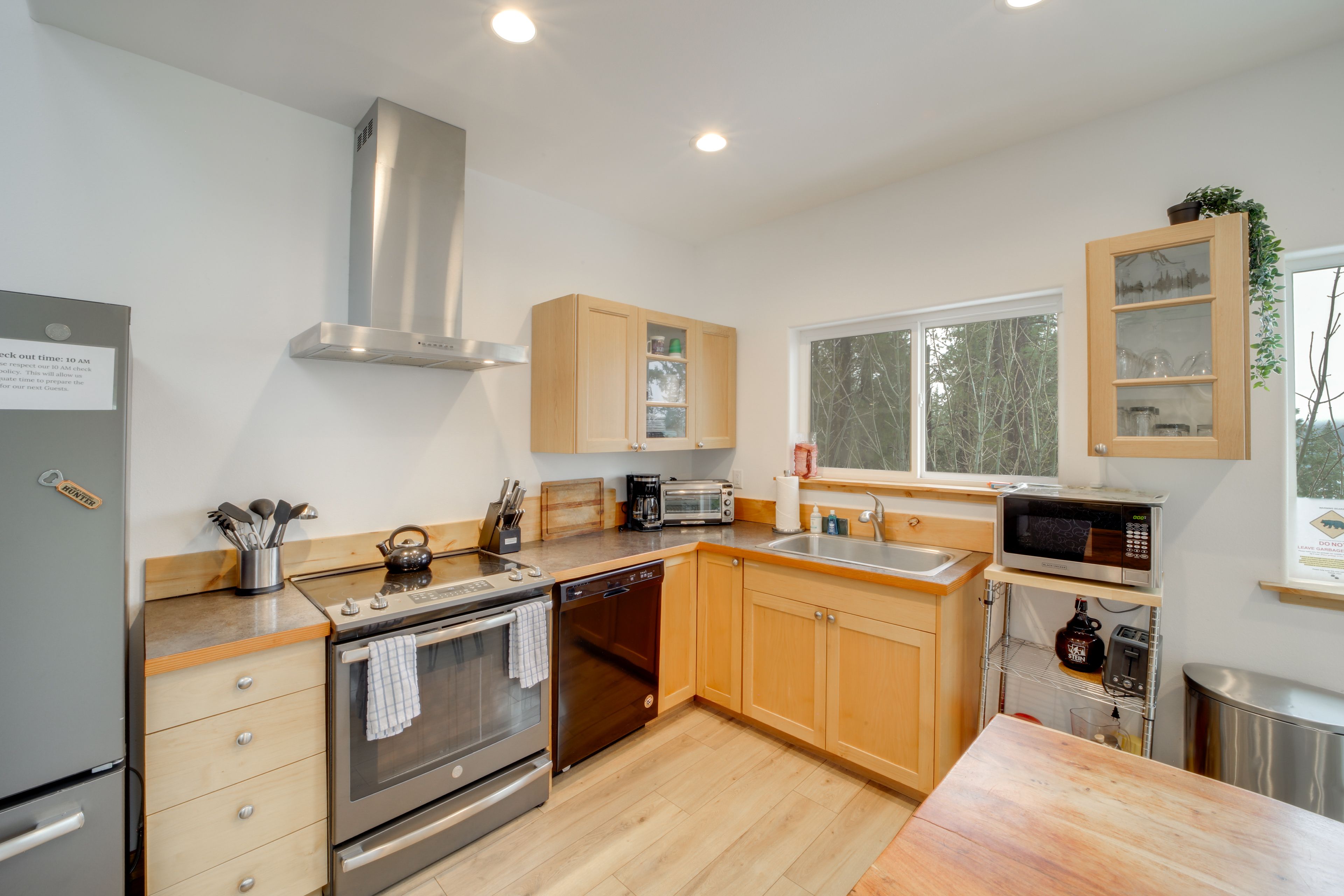 Kitchen | Microwave | 2nd Floor