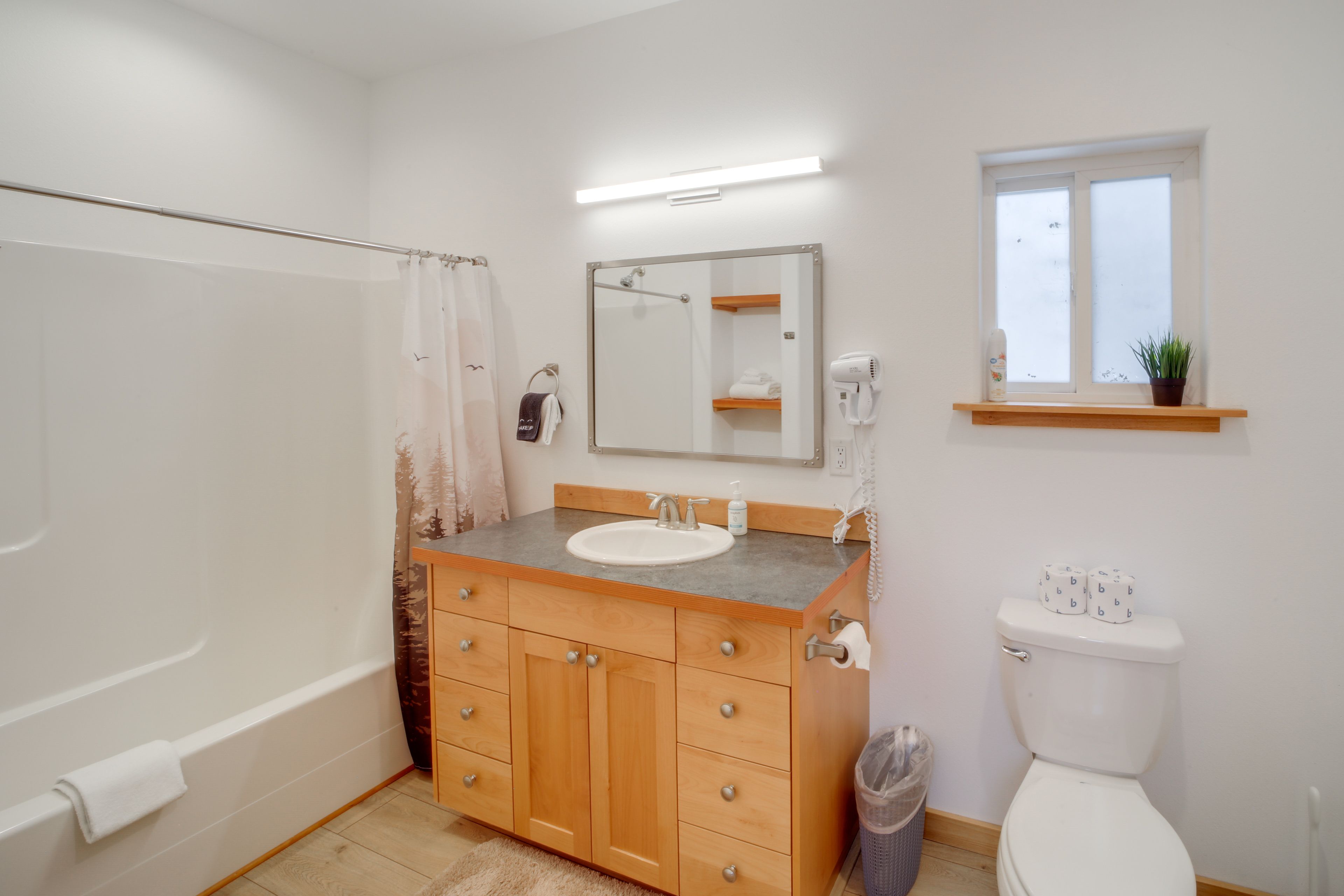 Bathroom | 2nd Floor