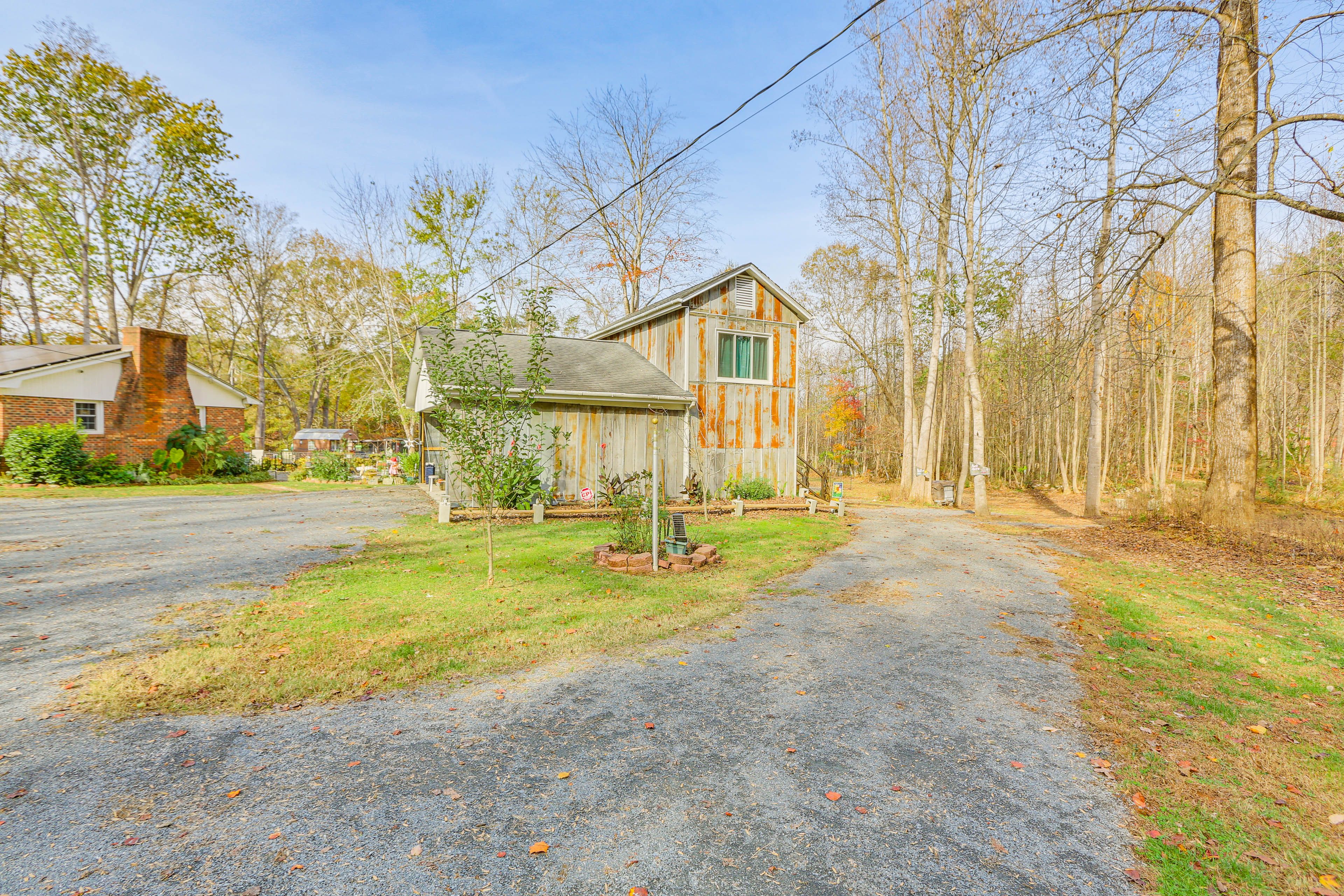Asheboro Vacation Rental | Studio | 1BA | Stairs to Enter | 800 Sq Ft