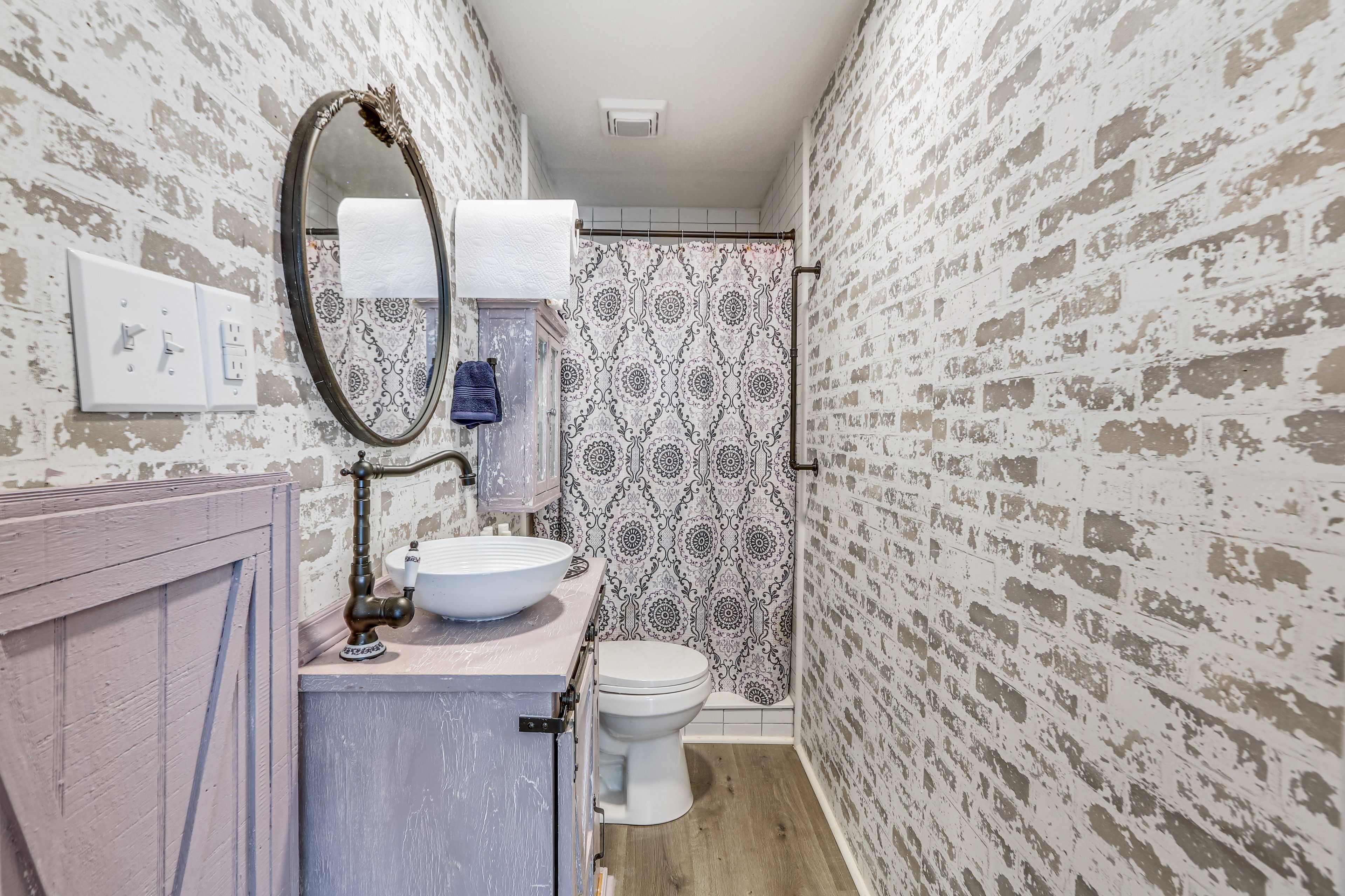 Full Bathroom | Towels Provided | Complimentary Toiletries