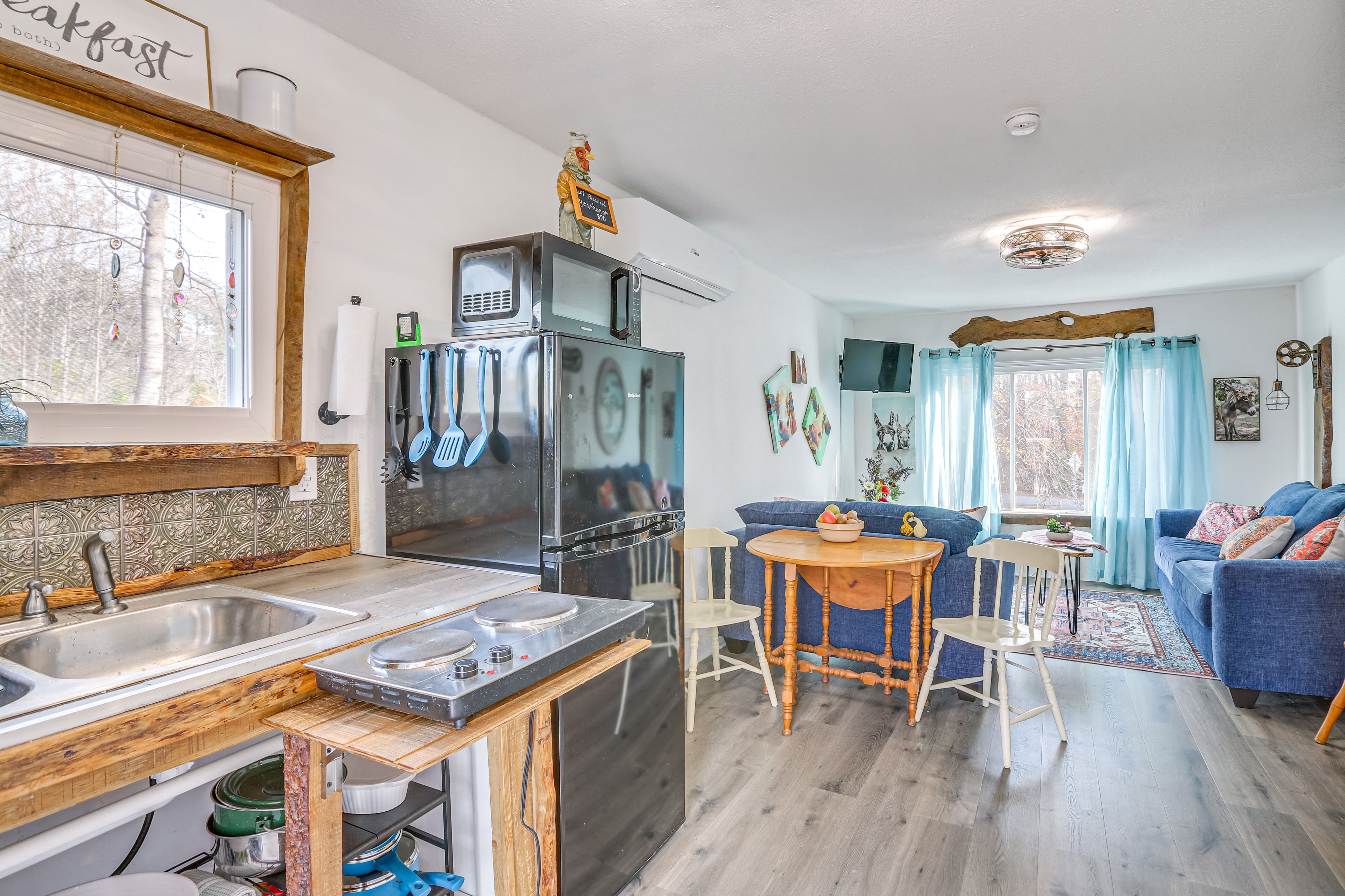 Studio | Living Space | Central A/C & Heating | Free WiFi